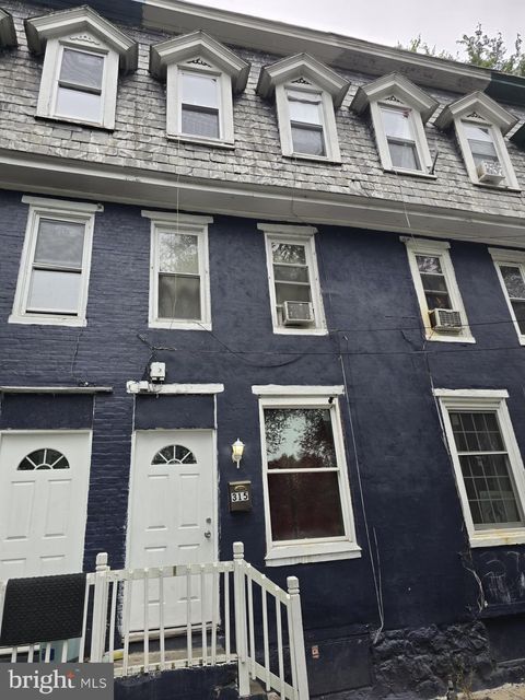 Townhouse For Sale - 315 Evergreen Street<br/> HARRISBURG, PA 17104