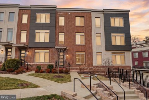 Photo of 5146 Carters Lane, ALEXANDRIA, VA 22311 (MLS # VAAX2054846)