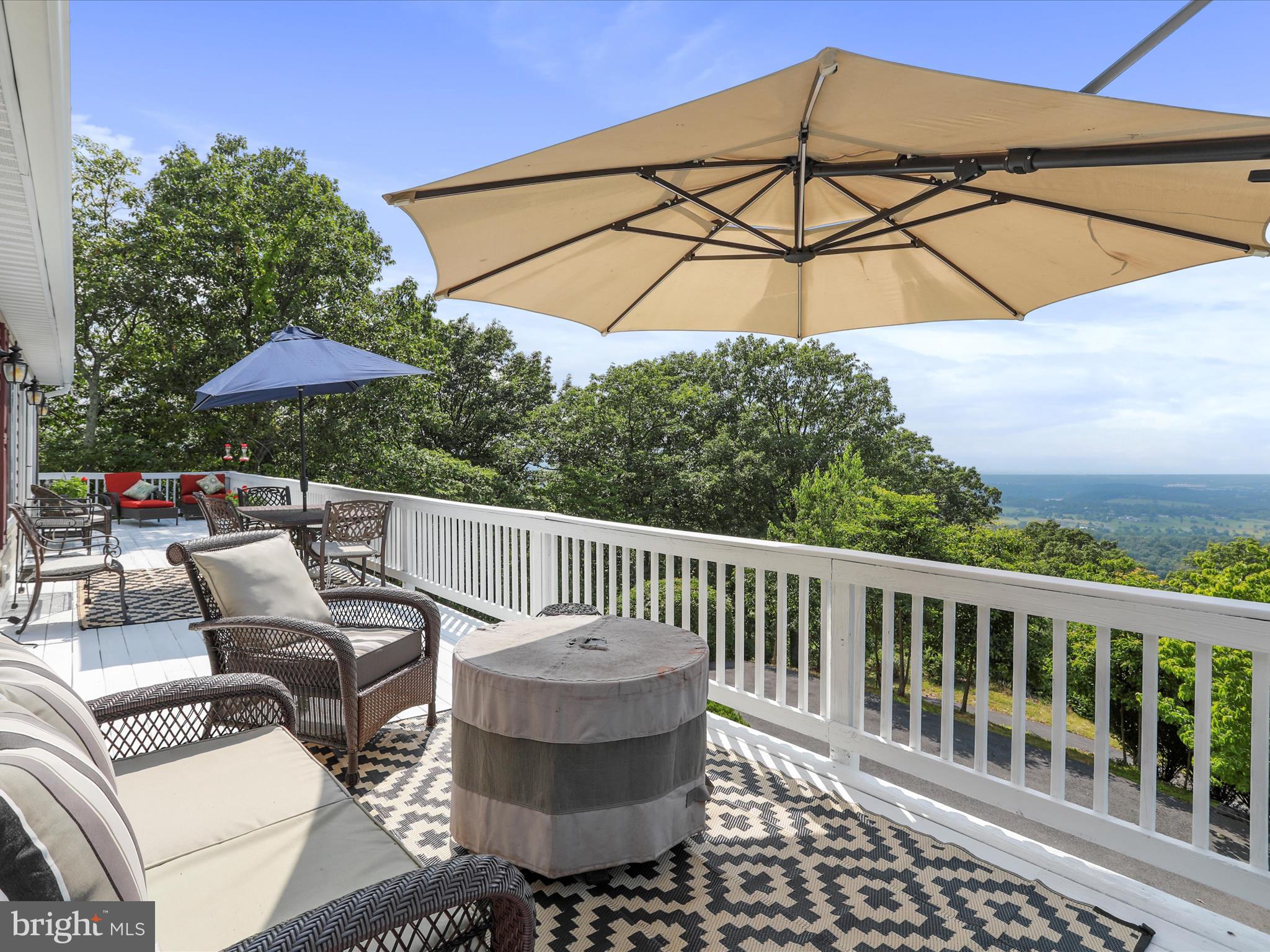 1390 APPLEWOOD DRIVE