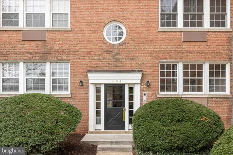 1804 W Abingdon Drive Unit 101, Alexandria, VA MLS: VAAX2043870