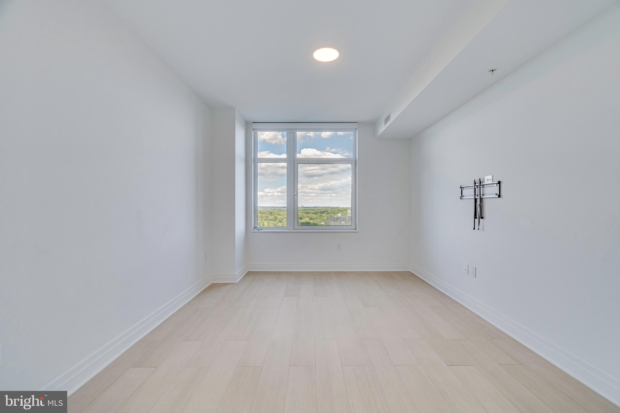 ONE PARK CREST - Residential