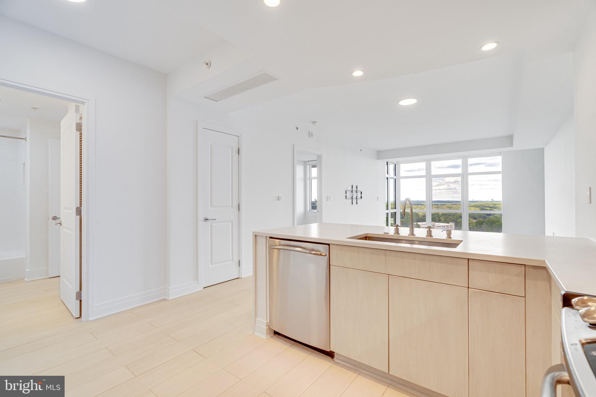 ONE PARK CREST - Residential