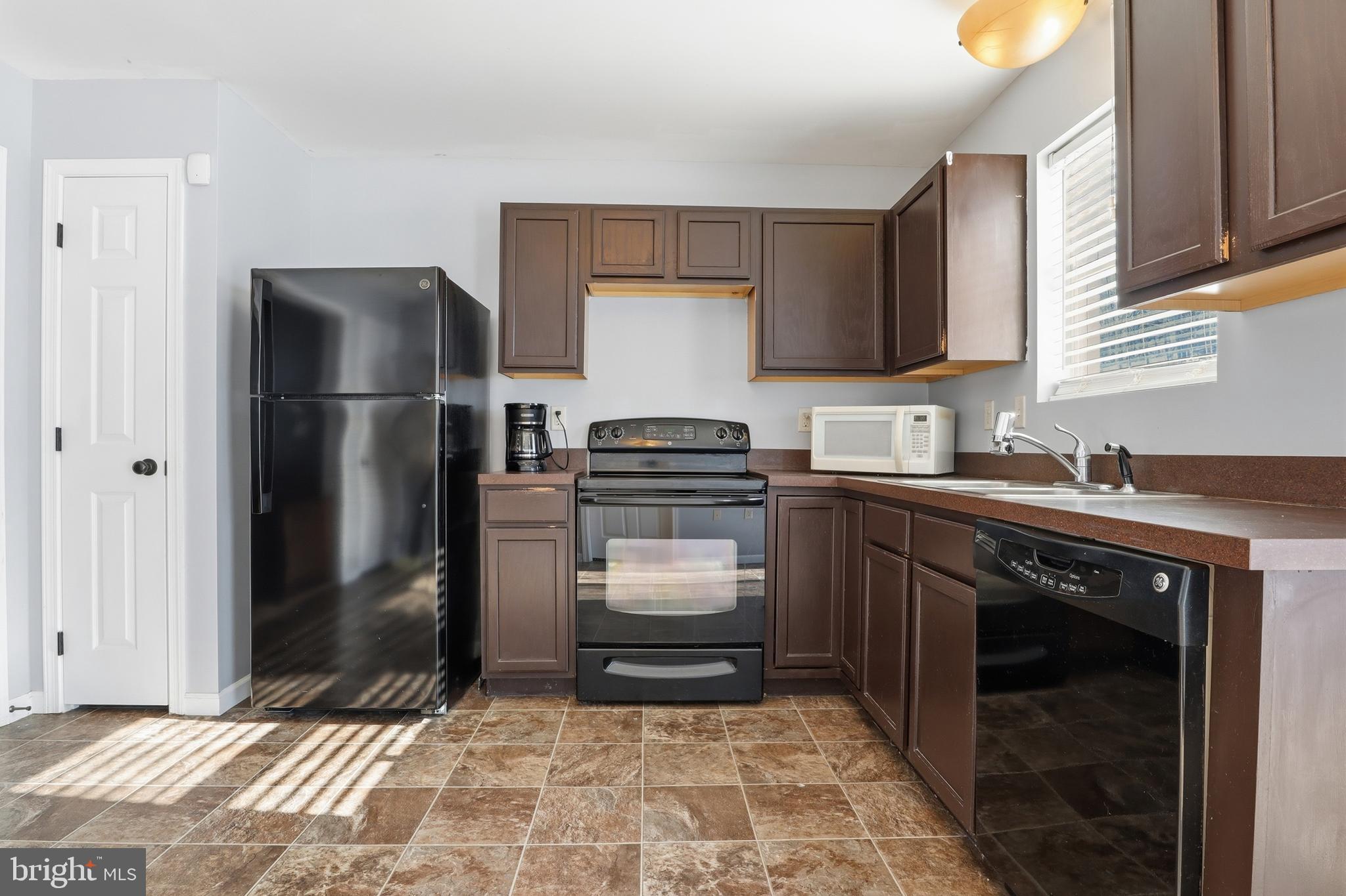 LAUREL VISTAS - Residential