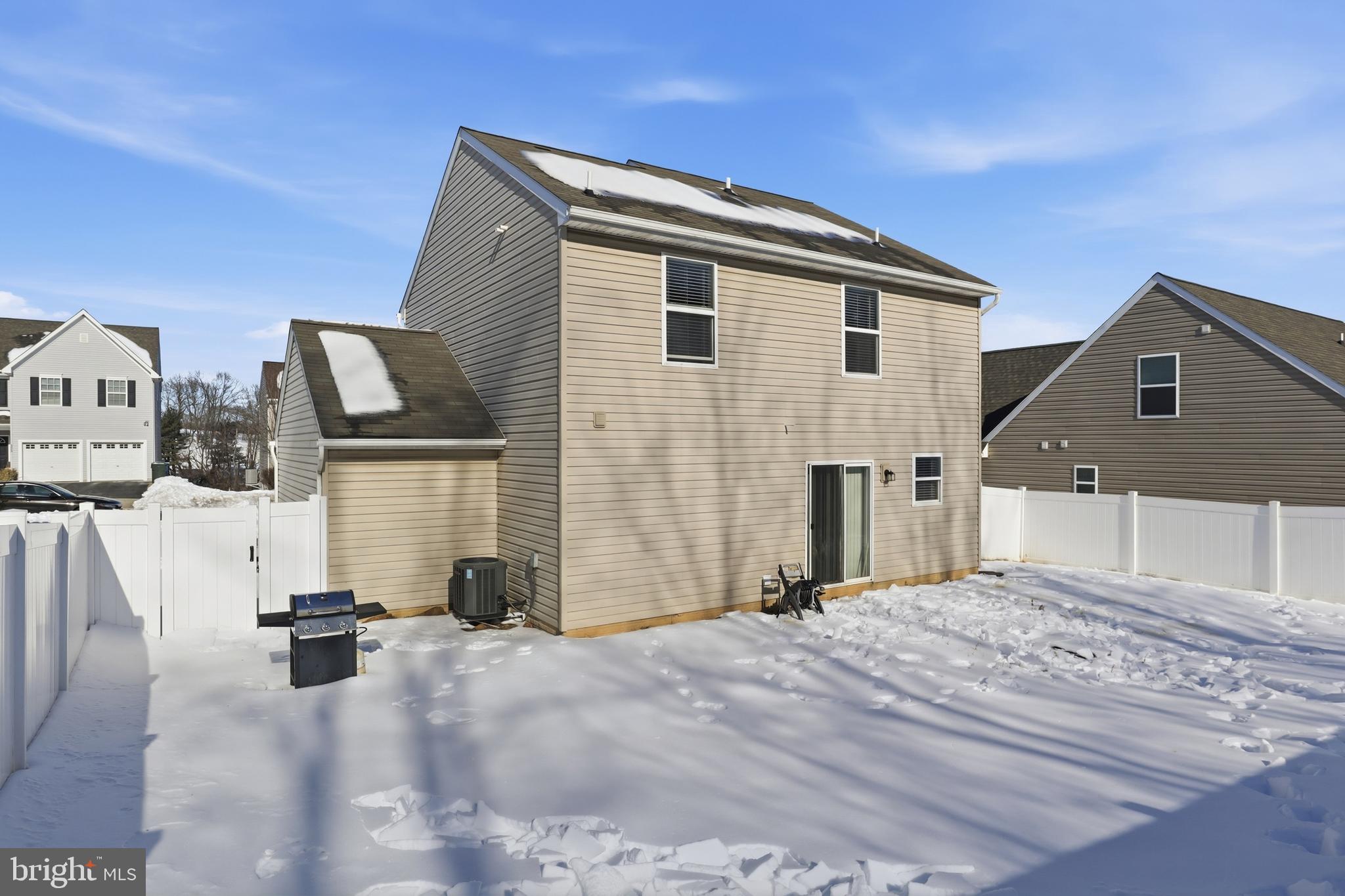 LAUREL VISTAS - Residential