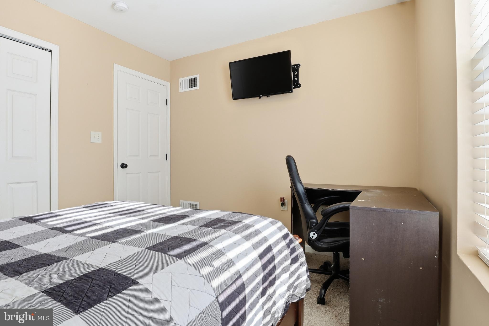 LAUREL VISTAS - Residential