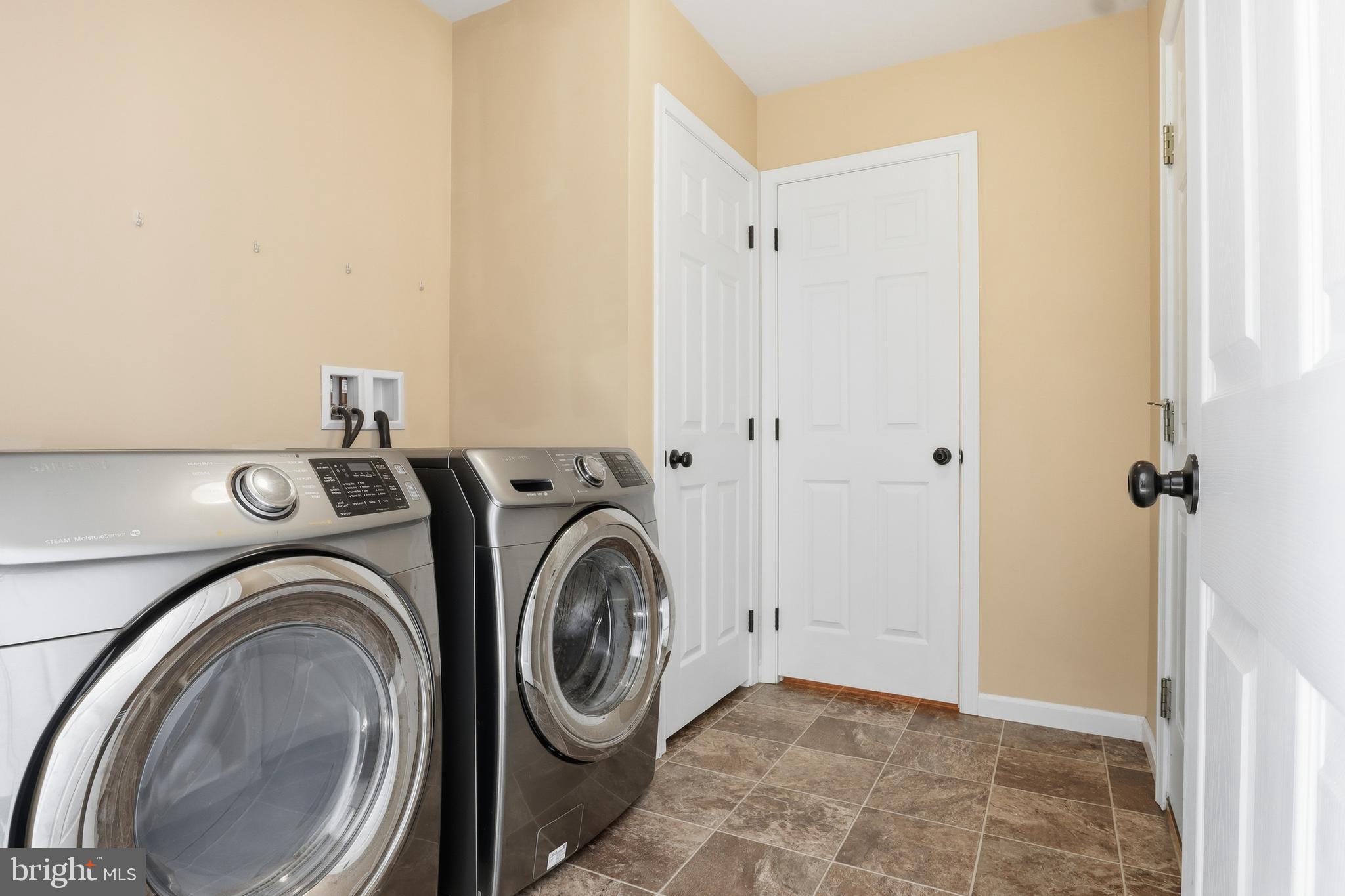 LAUREL VISTAS - Residential