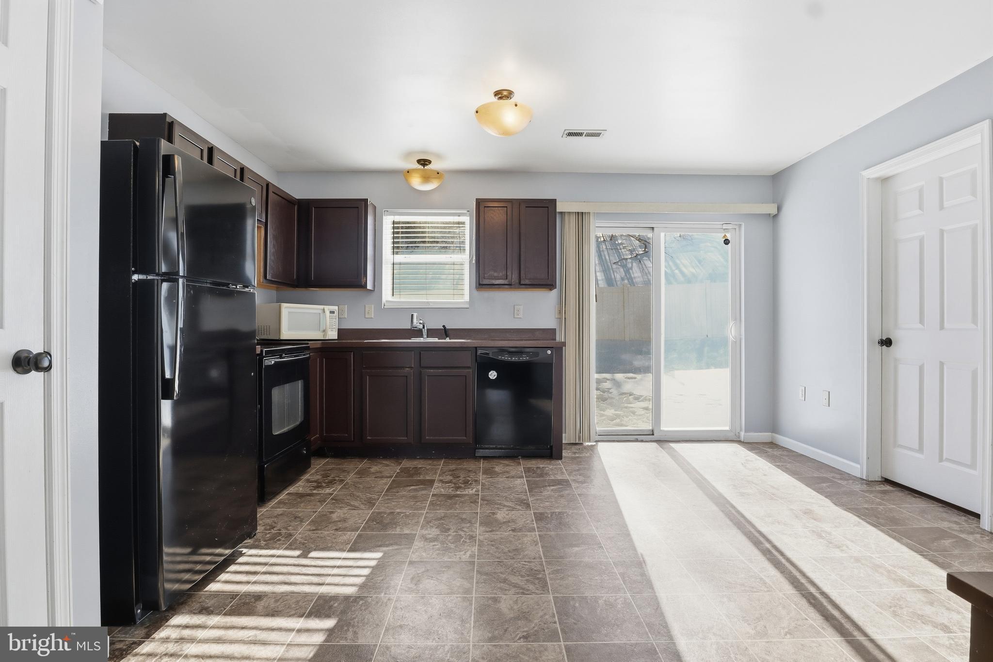 LAUREL VISTAS - Residential