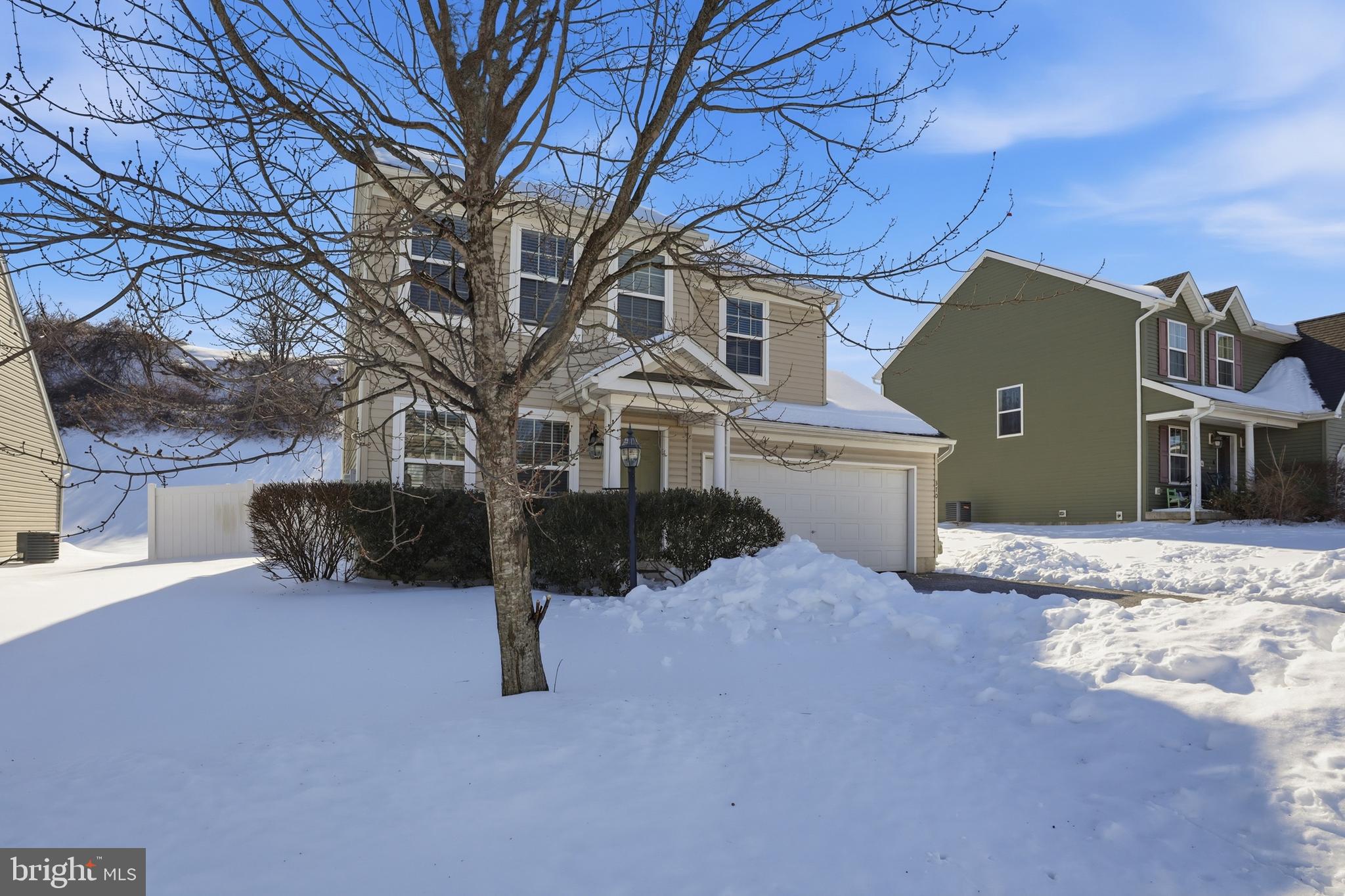 LAUREL VISTAS - Residential