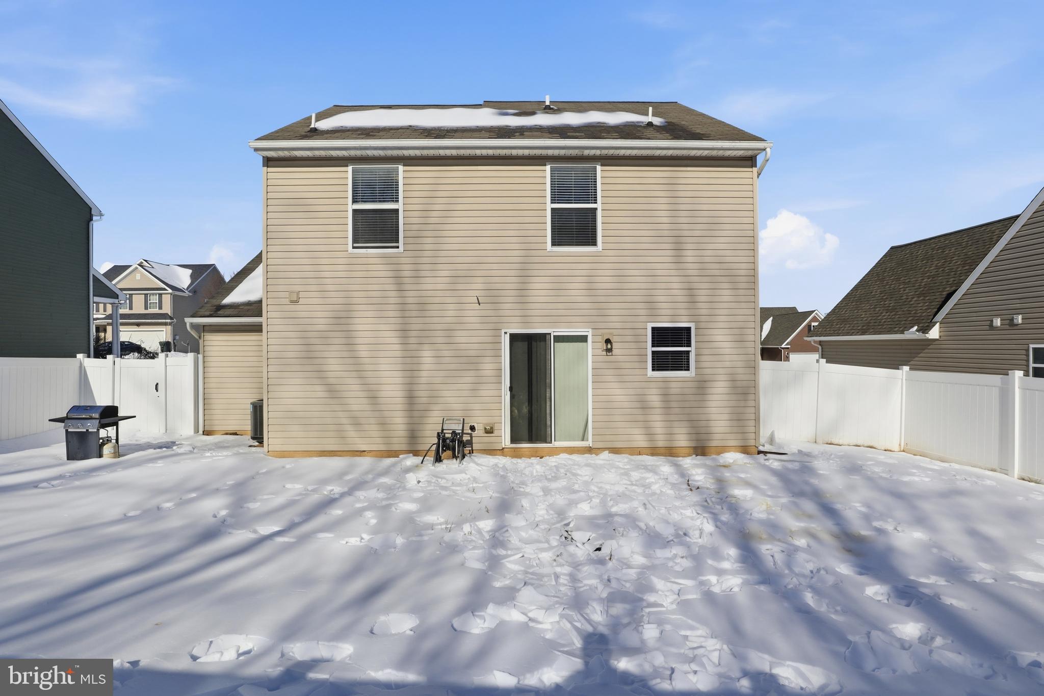 LAUREL VISTAS - Residential