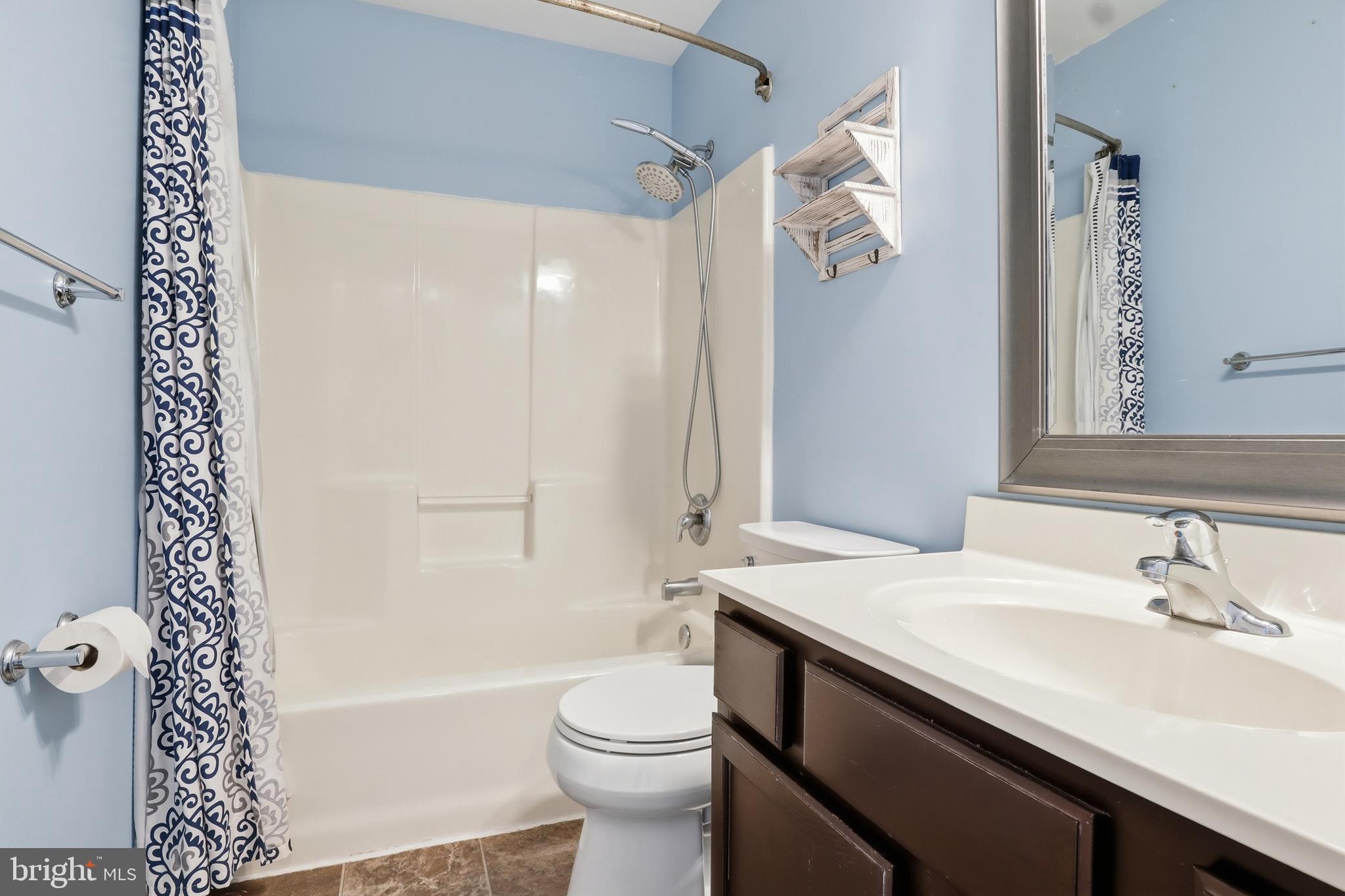 LAUREL VISTAS - Residential