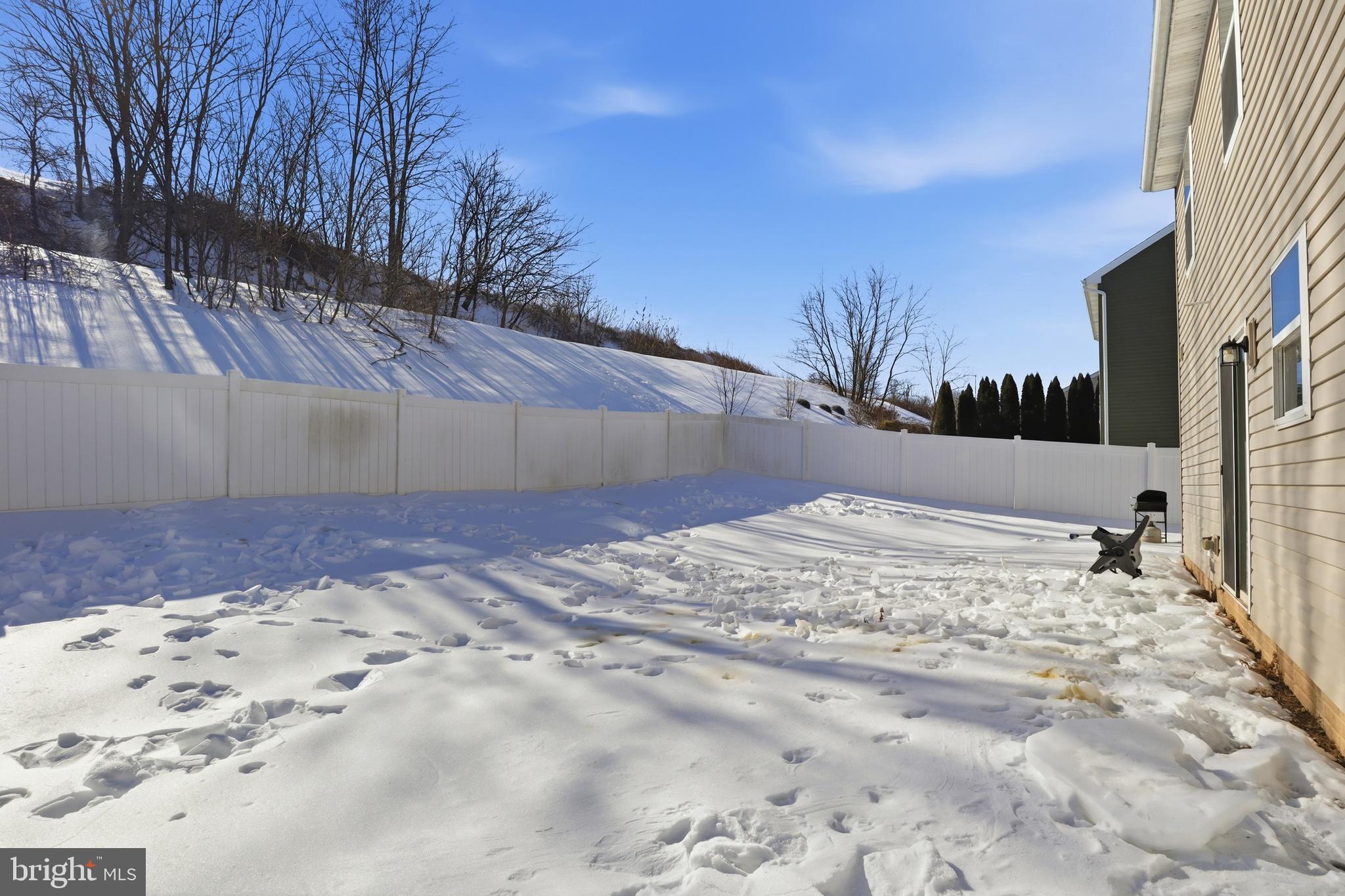 LAUREL VISTAS - Residential