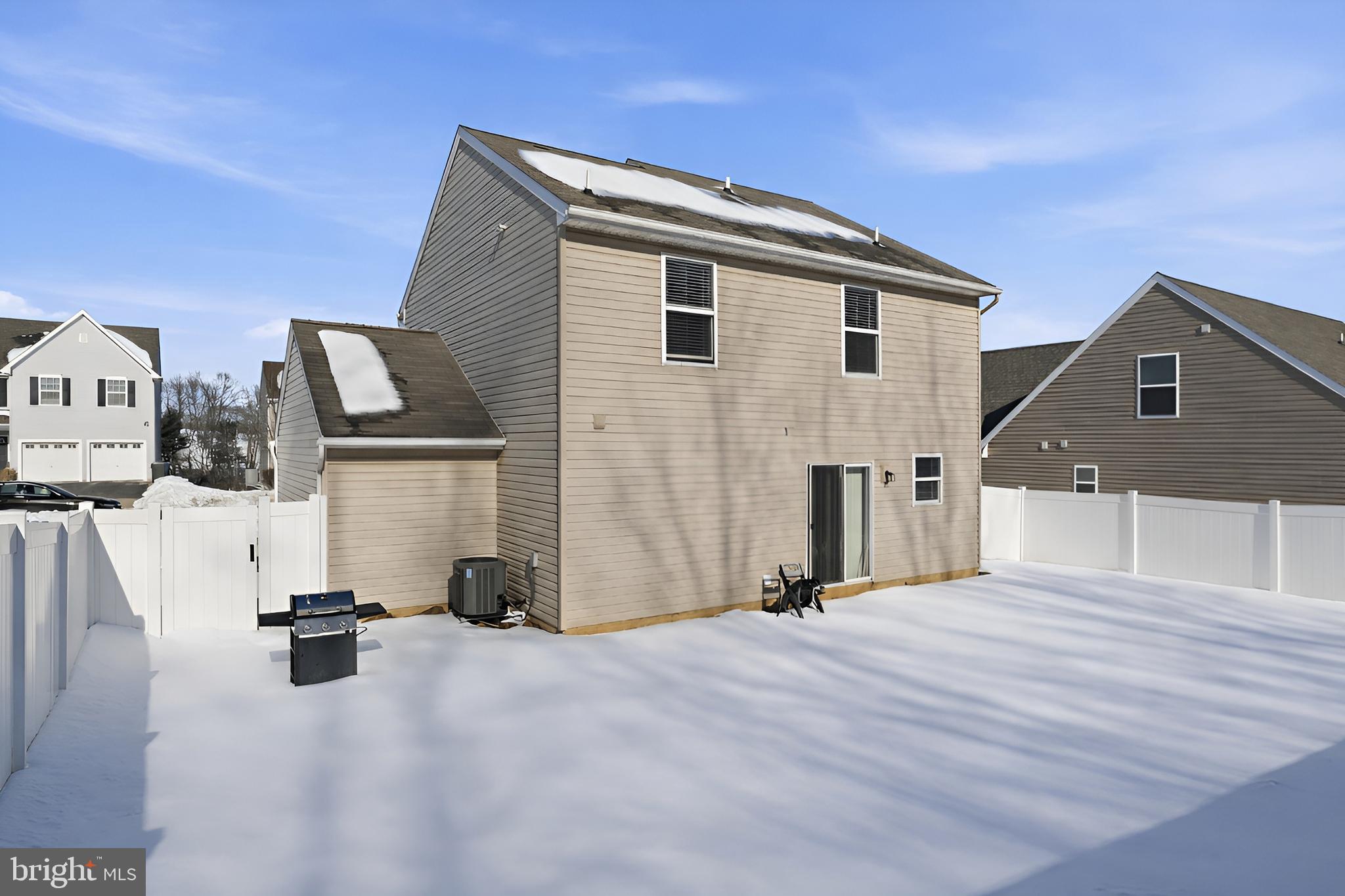 LAUREL VISTAS - Residential