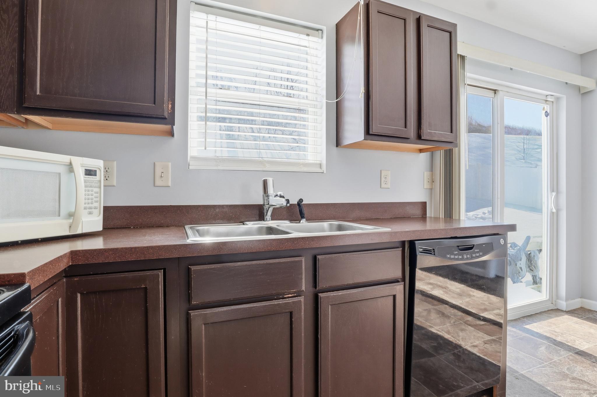 LAUREL VISTAS - Residential