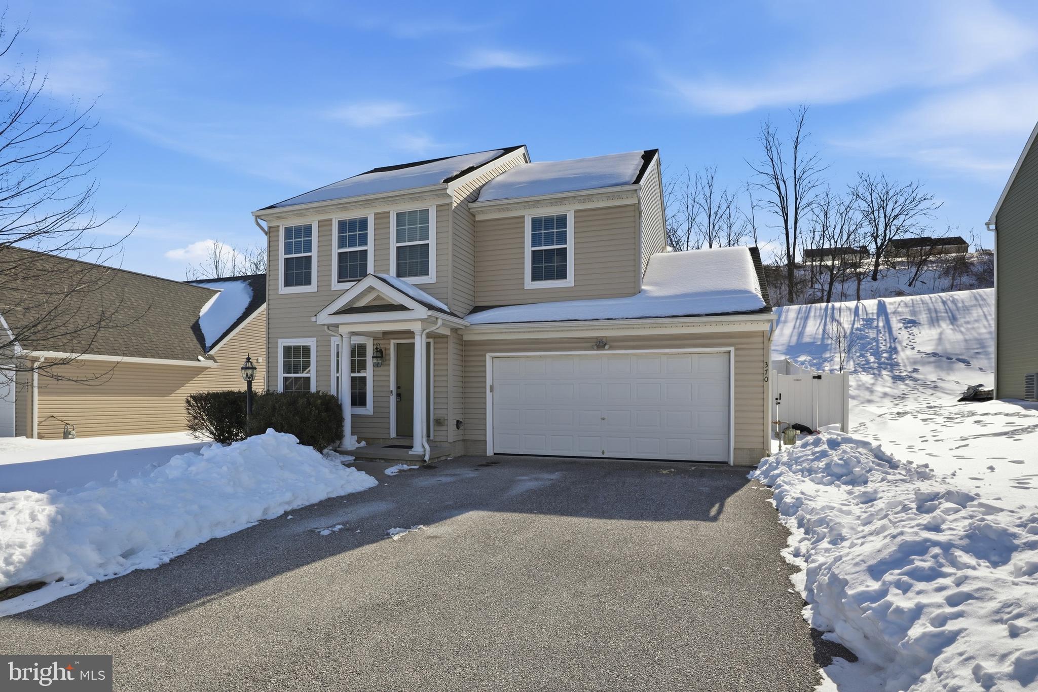 LAUREL VISTAS - Residential