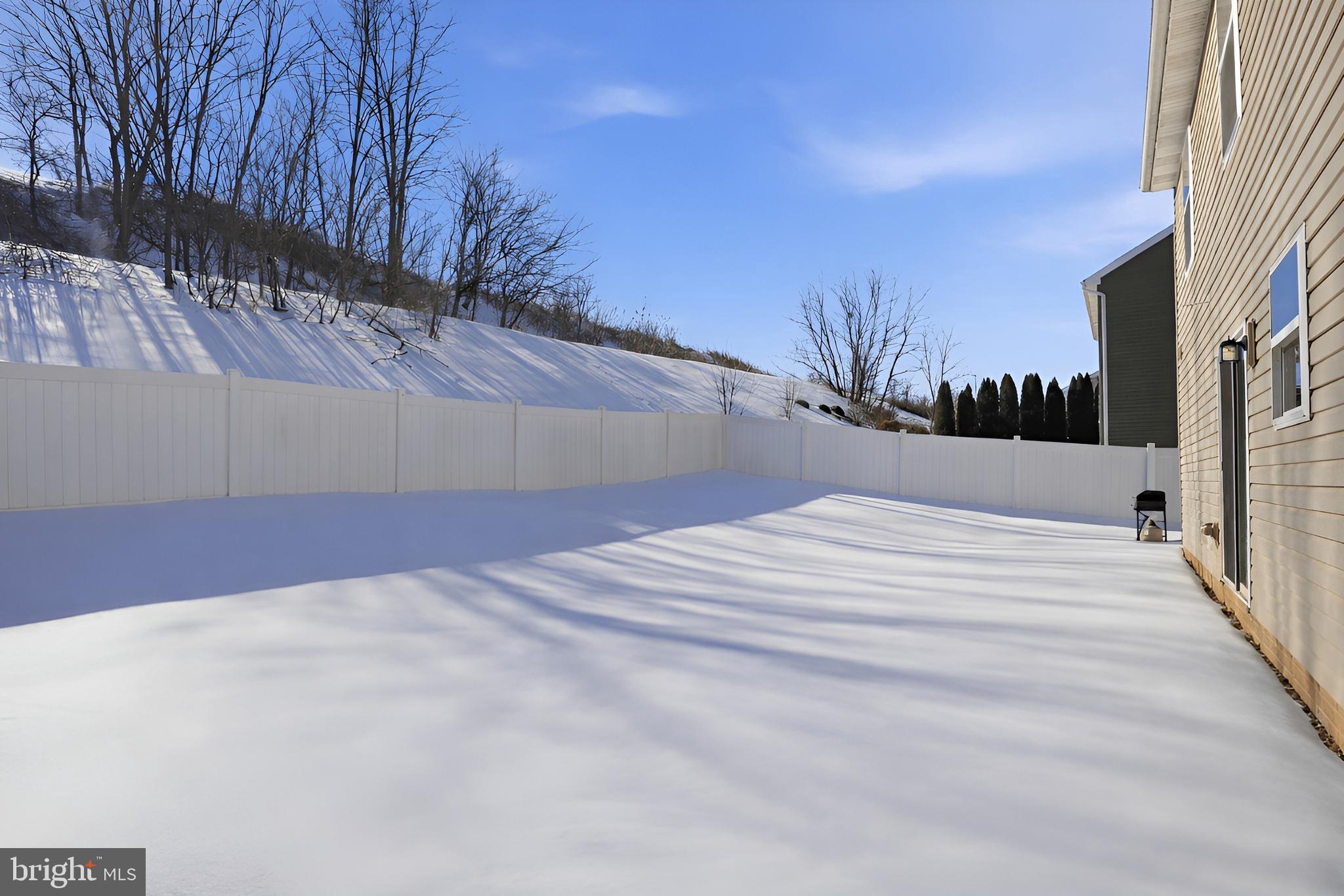 LAUREL VISTAS - Residential