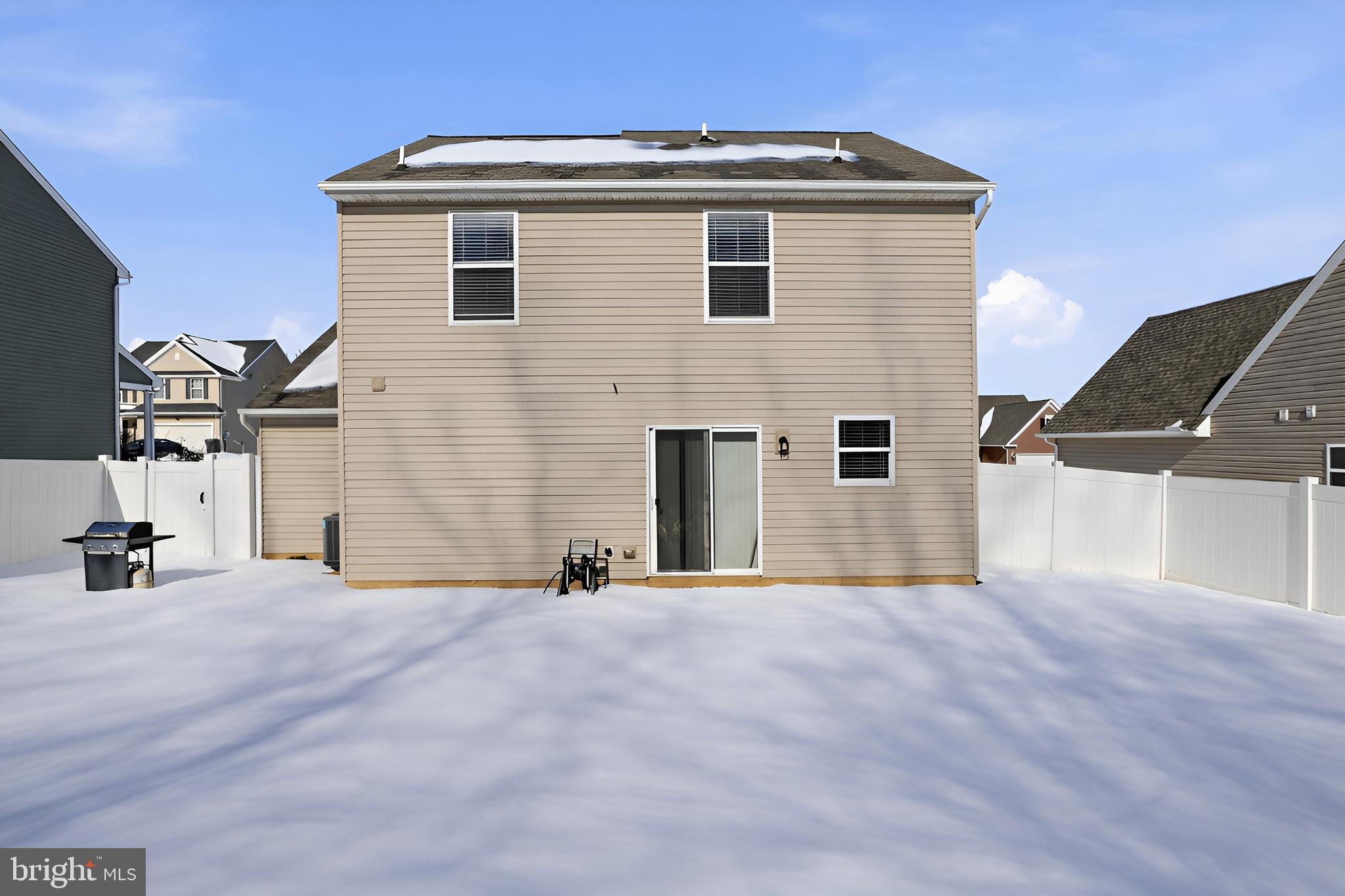 LAUREL VISTAS - Residential