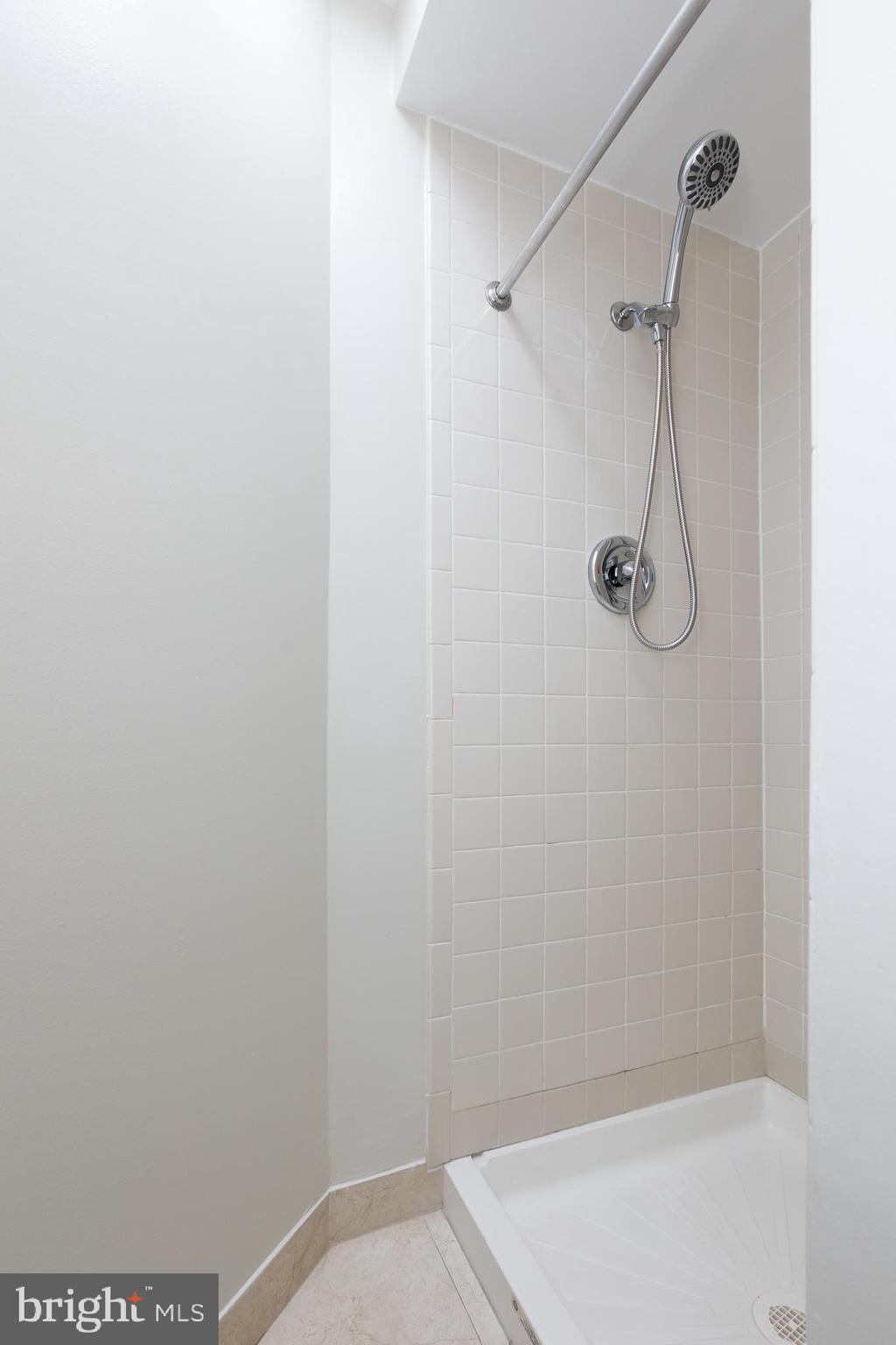 GABLES OF TUCKERMAN - Residential Lease