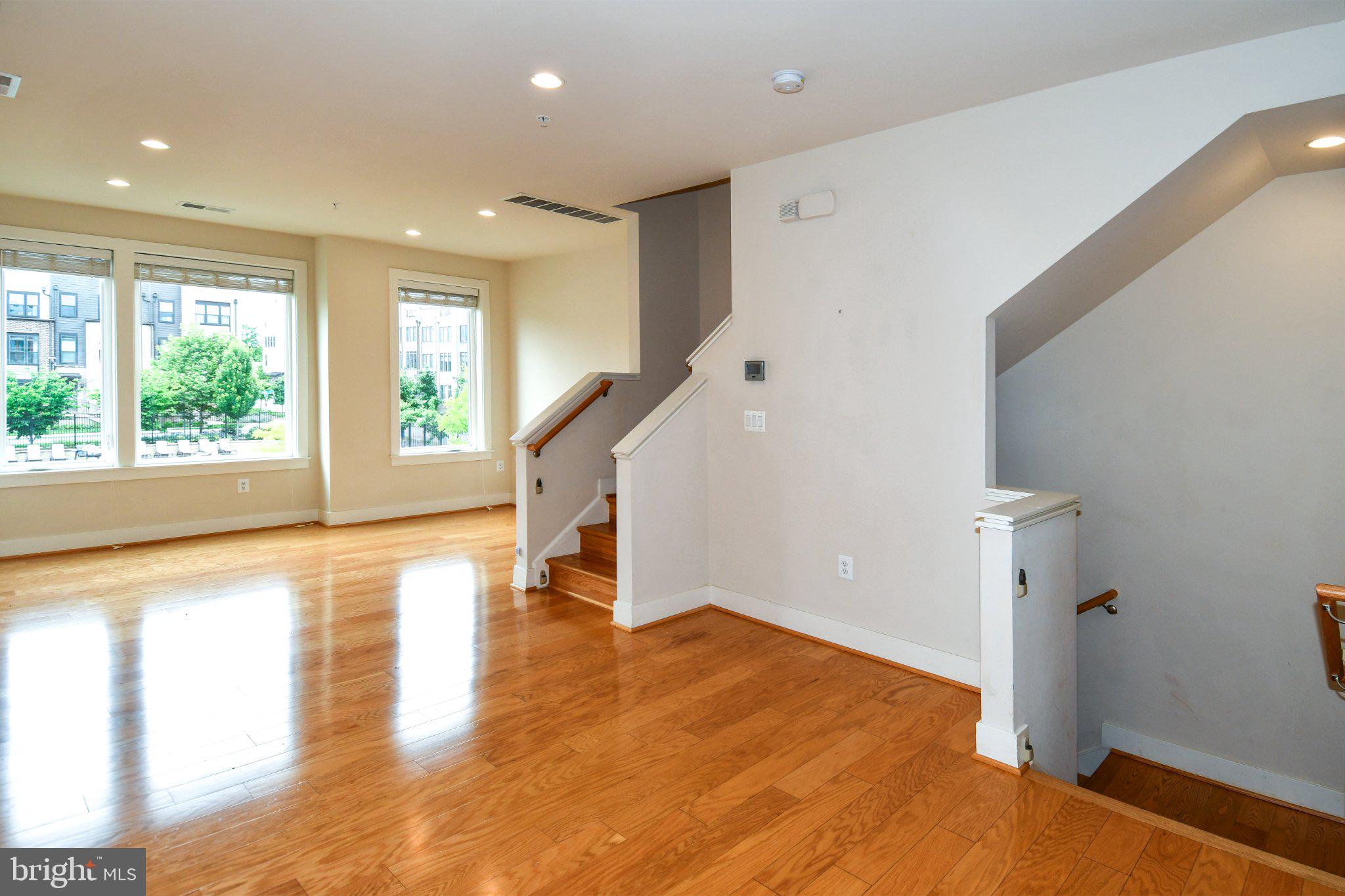 16301 COLUMBUS AVENUE