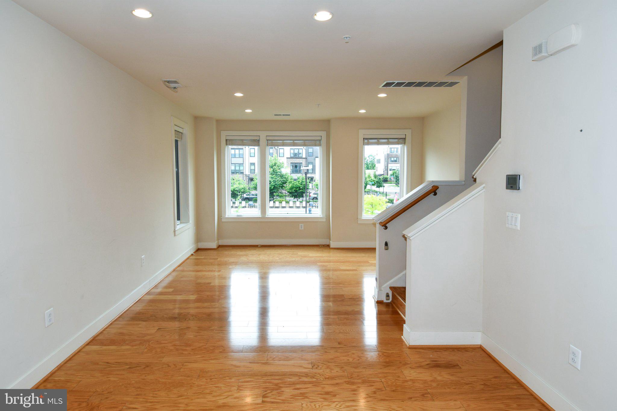 16301 COLUMBUS AVENUE