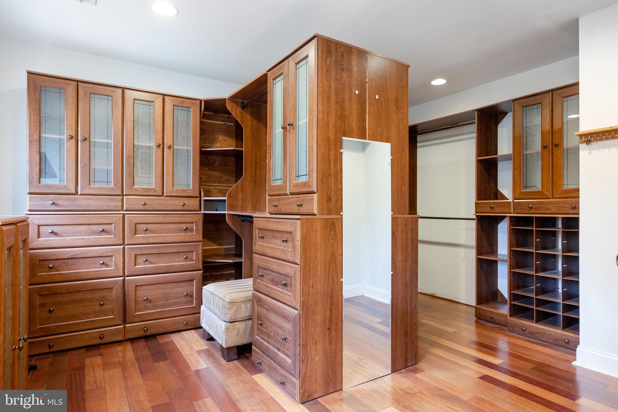 HAMPTON WOODS - Residential