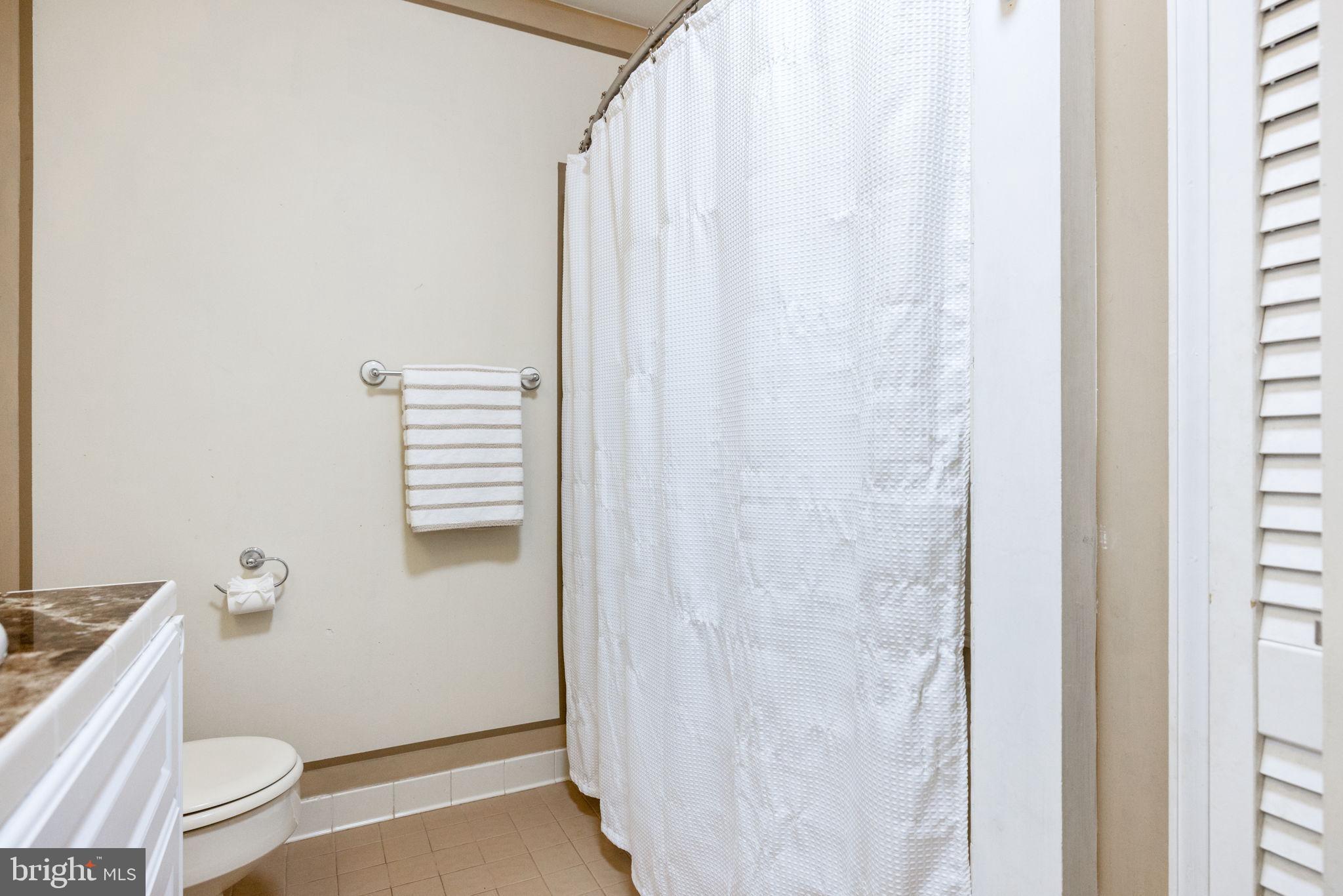 HAMPTON WOODS - Residential