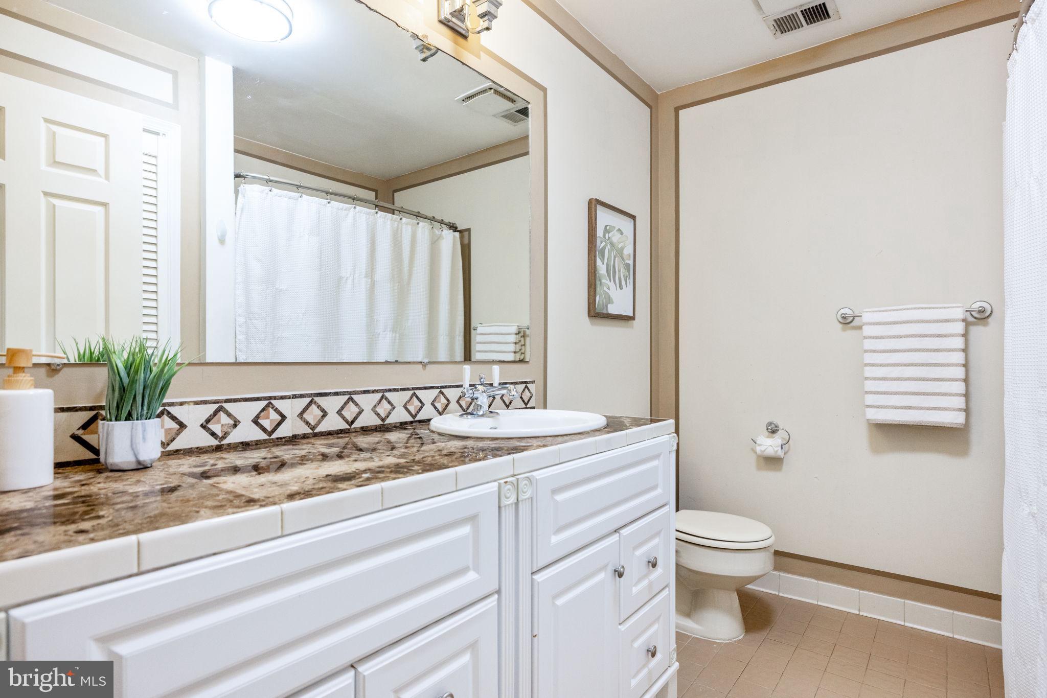 HAMPTON WOODS - Residential