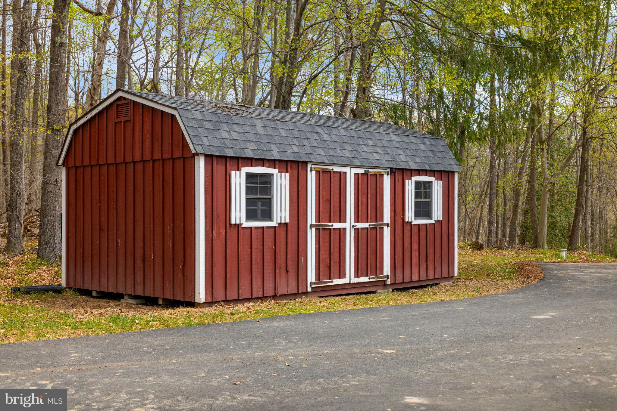 HAMPTON WOODS - Residential