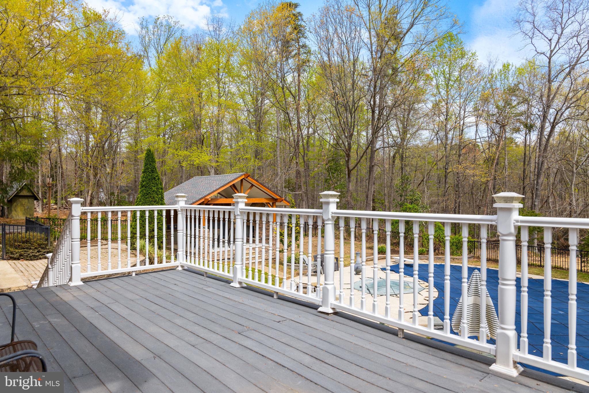 HAMPTON WOODS - Residential