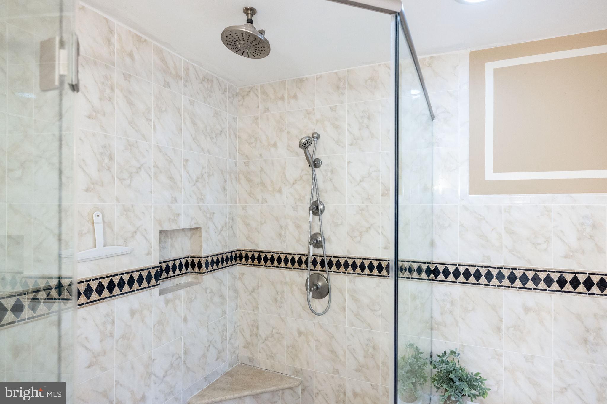 HAMPTON WOODS - Residential