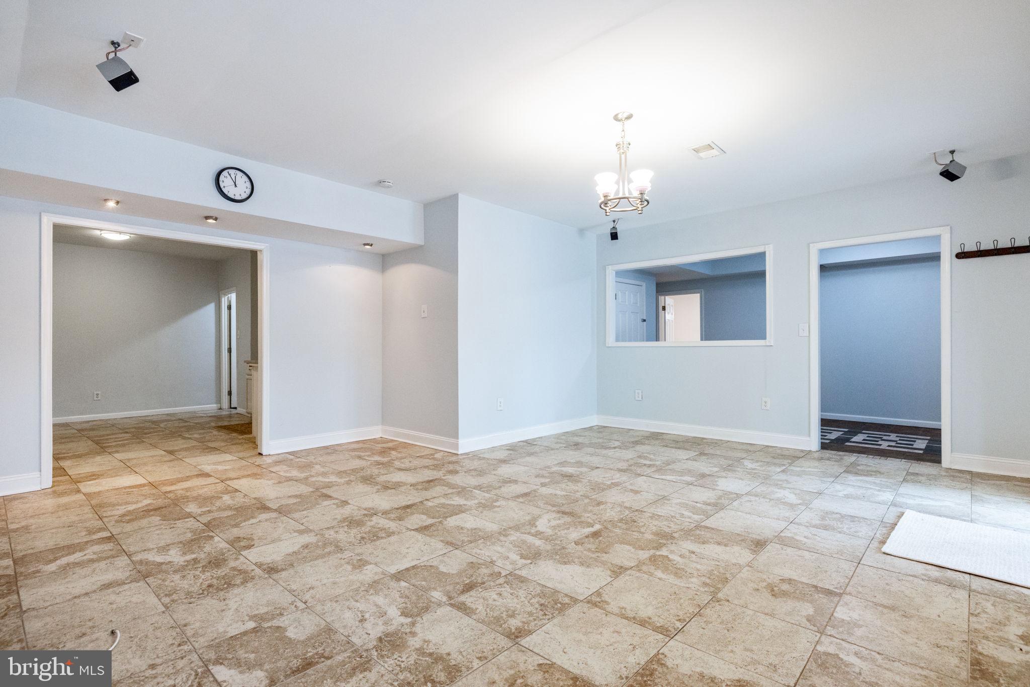 HAMPTON WOODS - Residential