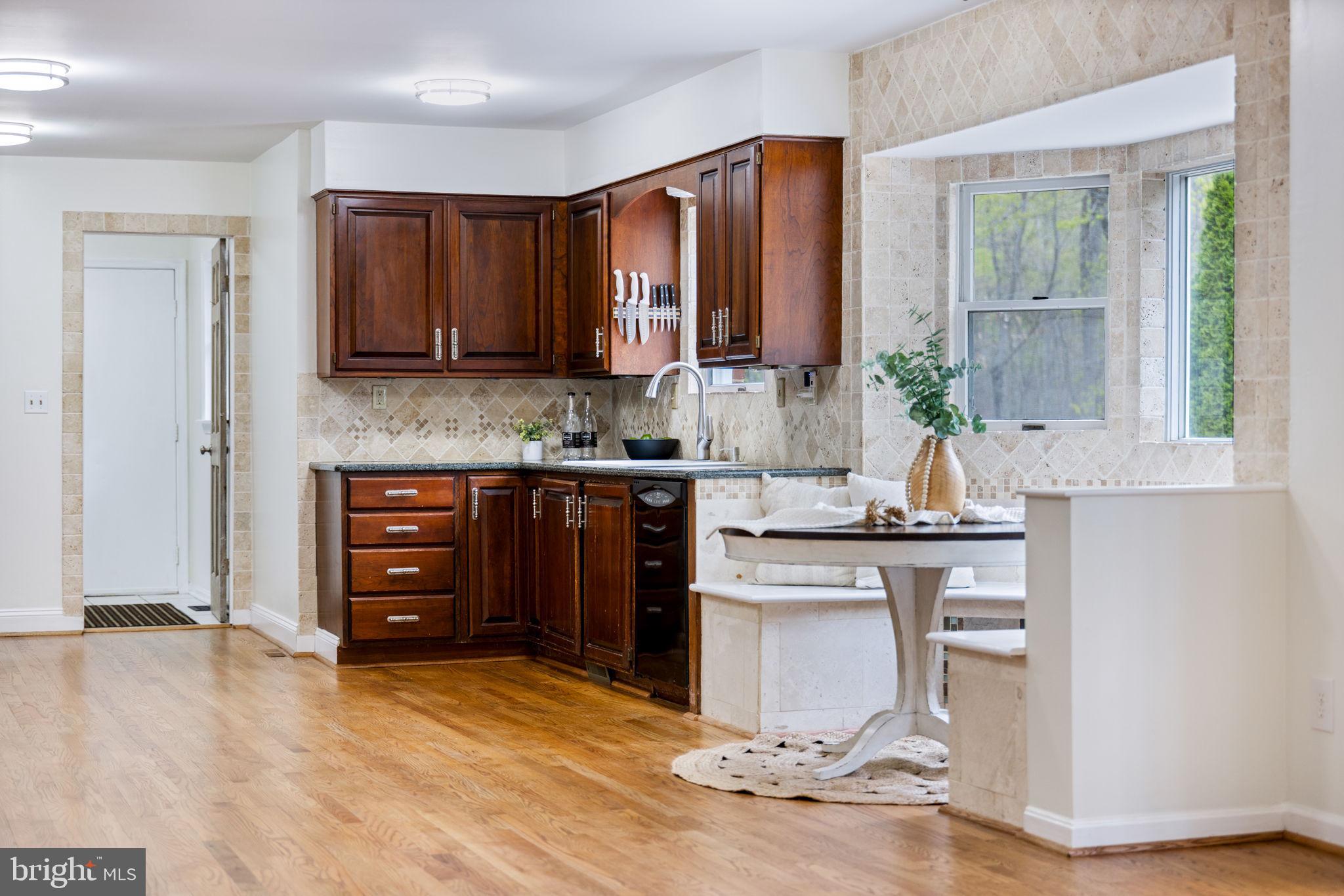 HAMPTON WOODS - Residential