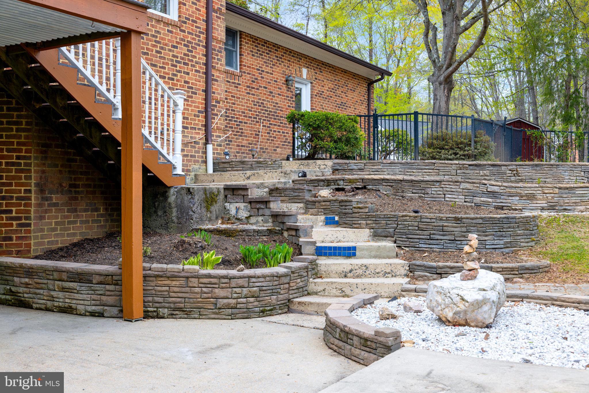 HAMPTON WOODS - Residential