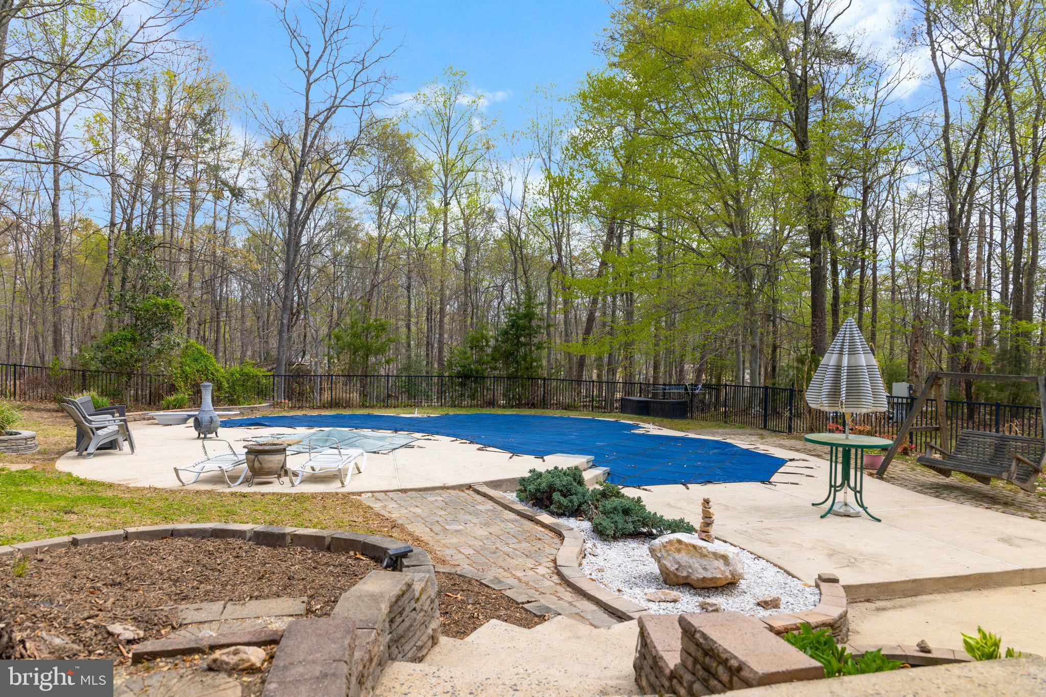 HAMPTON WOODS - Residential