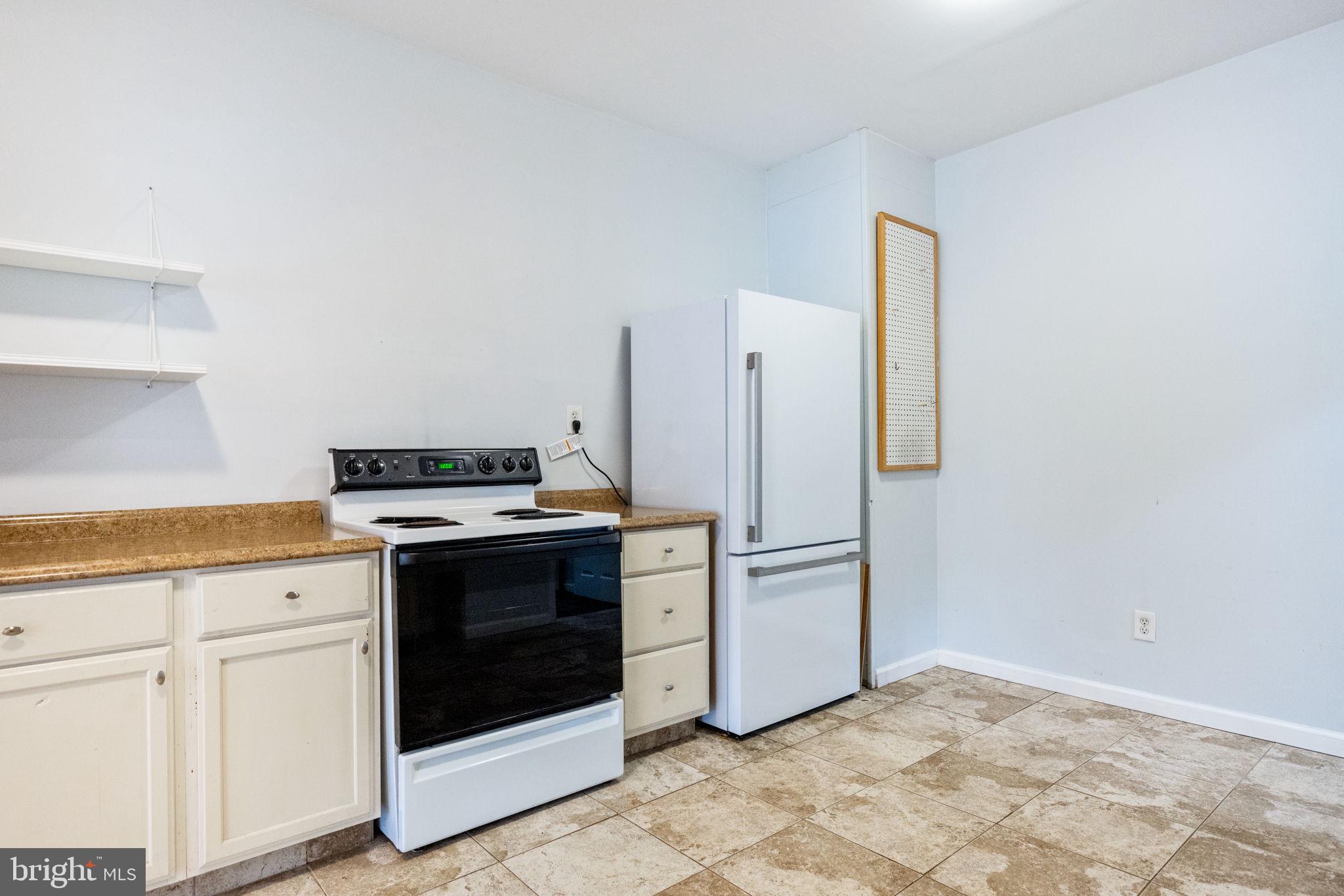 HAMPTON WOODS - Residential