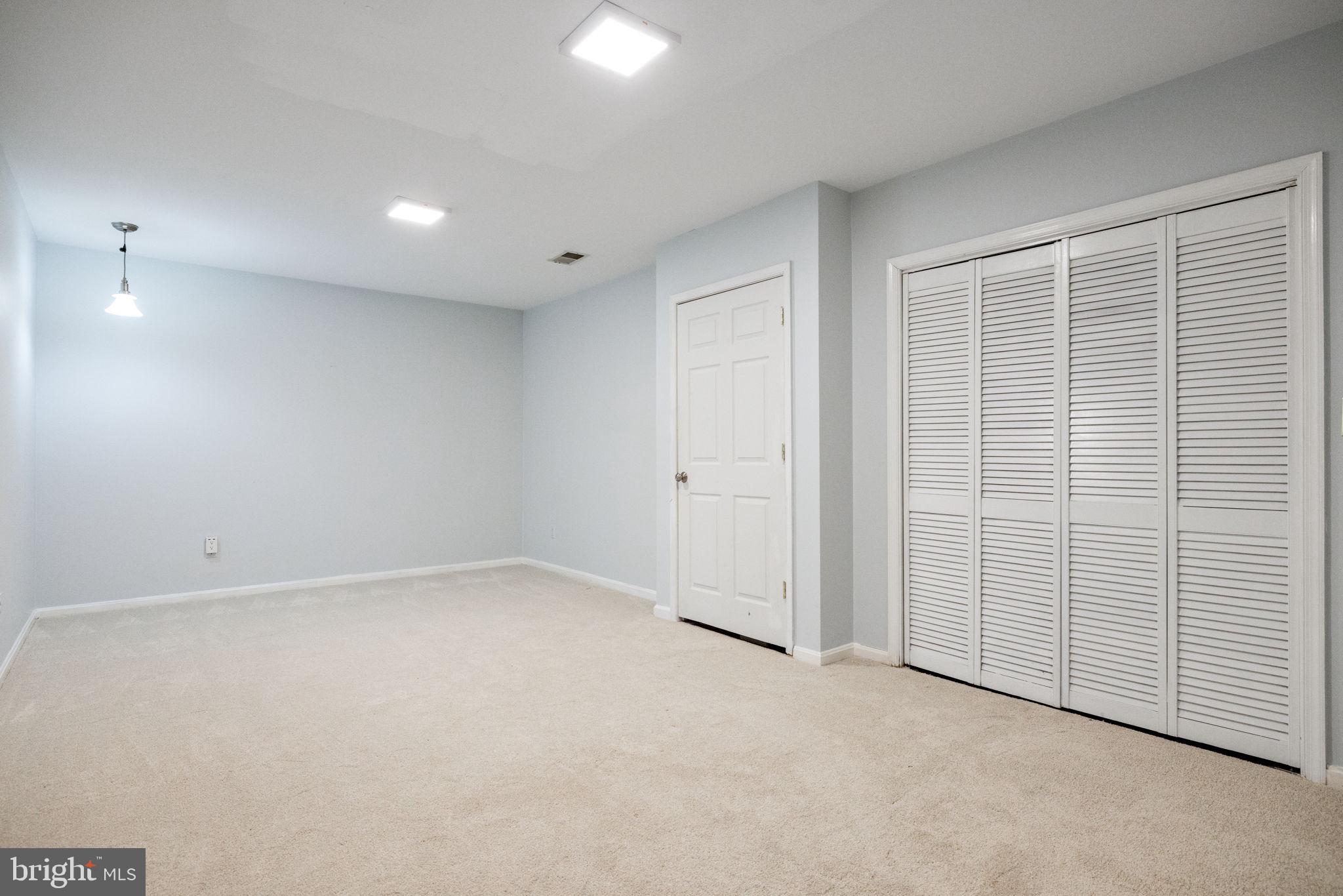 HAMPTON WOODS - Residential