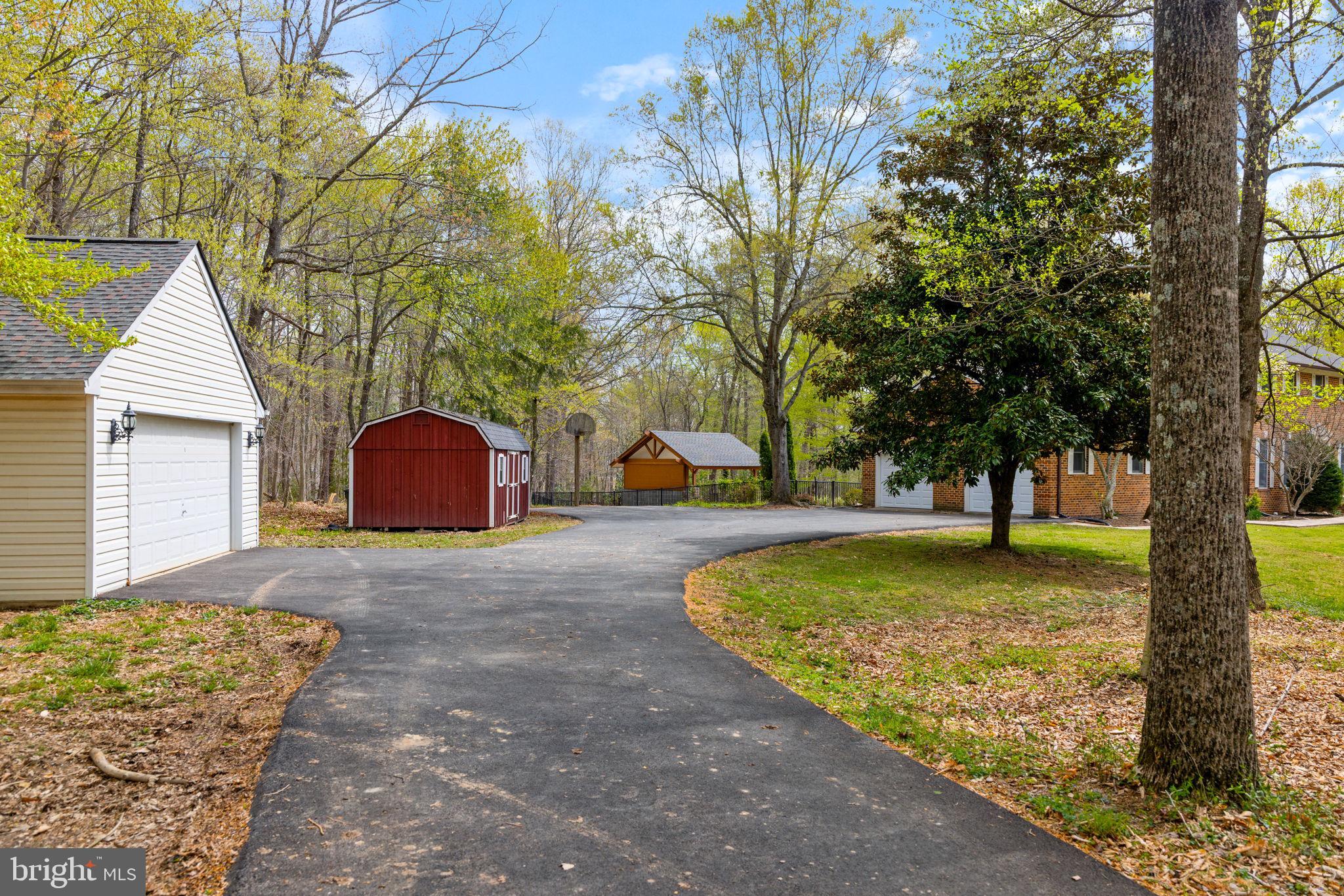 HAMPTON WOODS - Residential