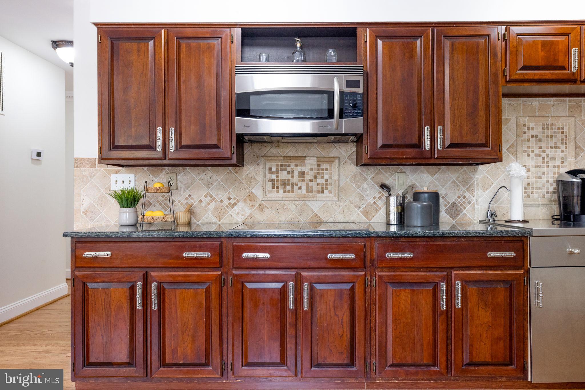 HAMPTON WOODS - Residential