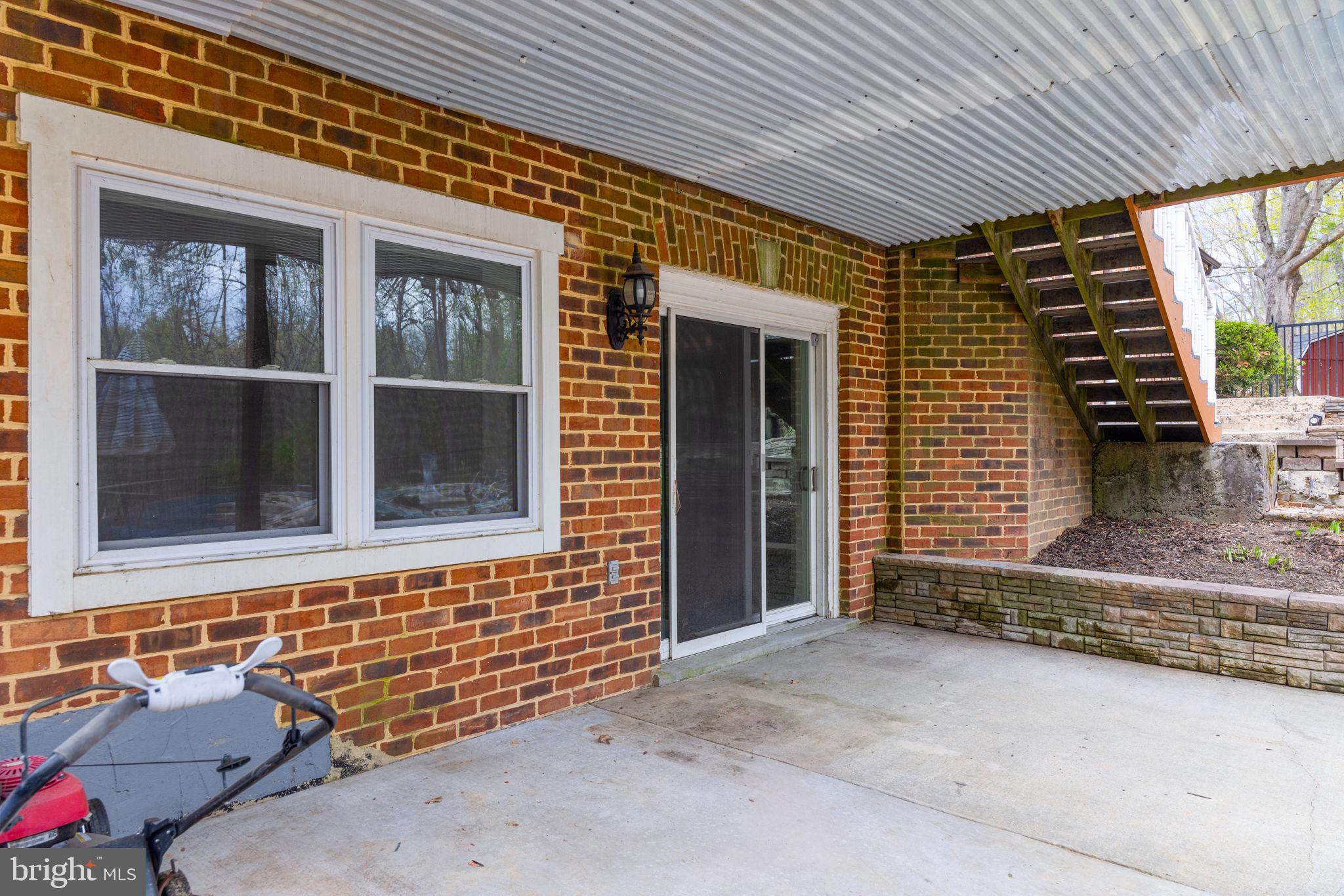 HAMPTON WOODS - Residential