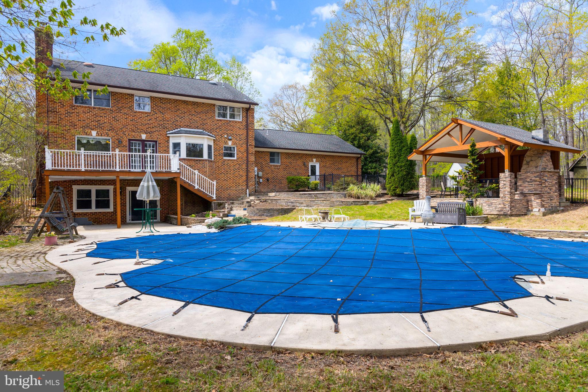 HAMPTON WOODS - Residential