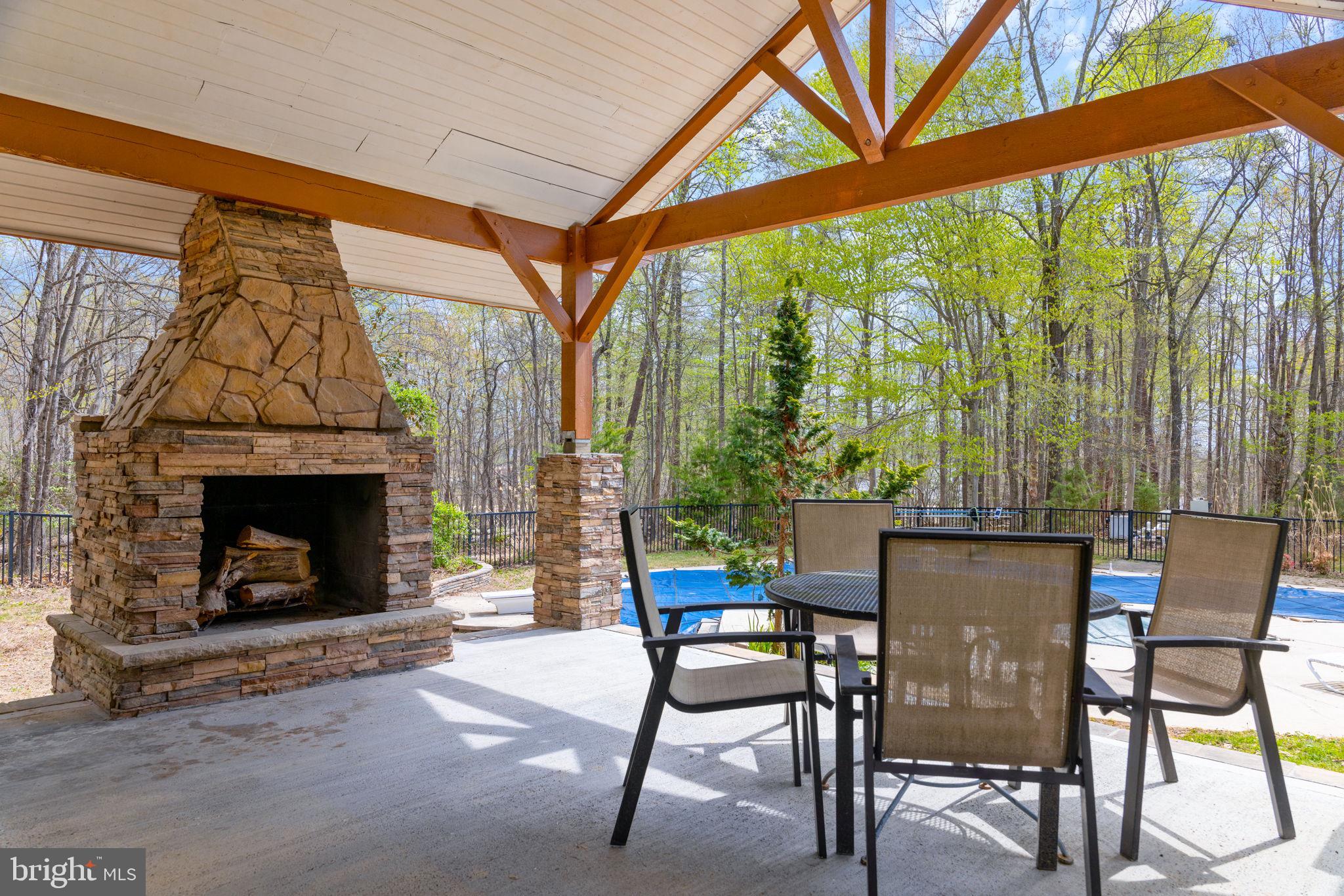 HAMPTON WOODS - Residential