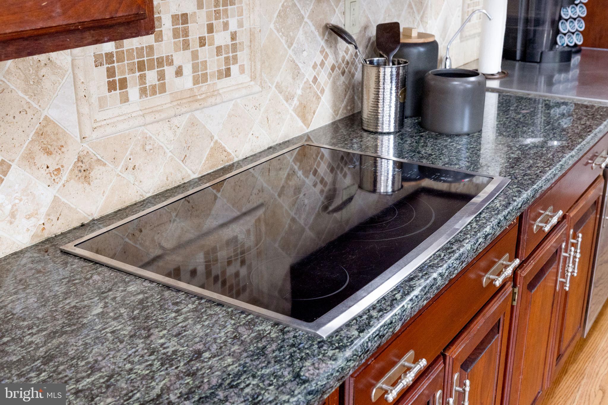 HAMPTON WOODS - Residential