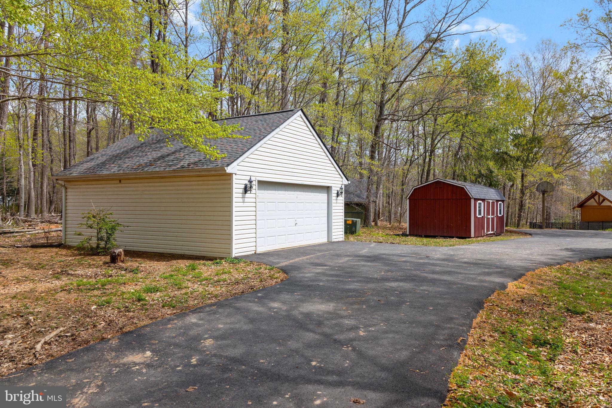 HAMPTON WOODS - Residential