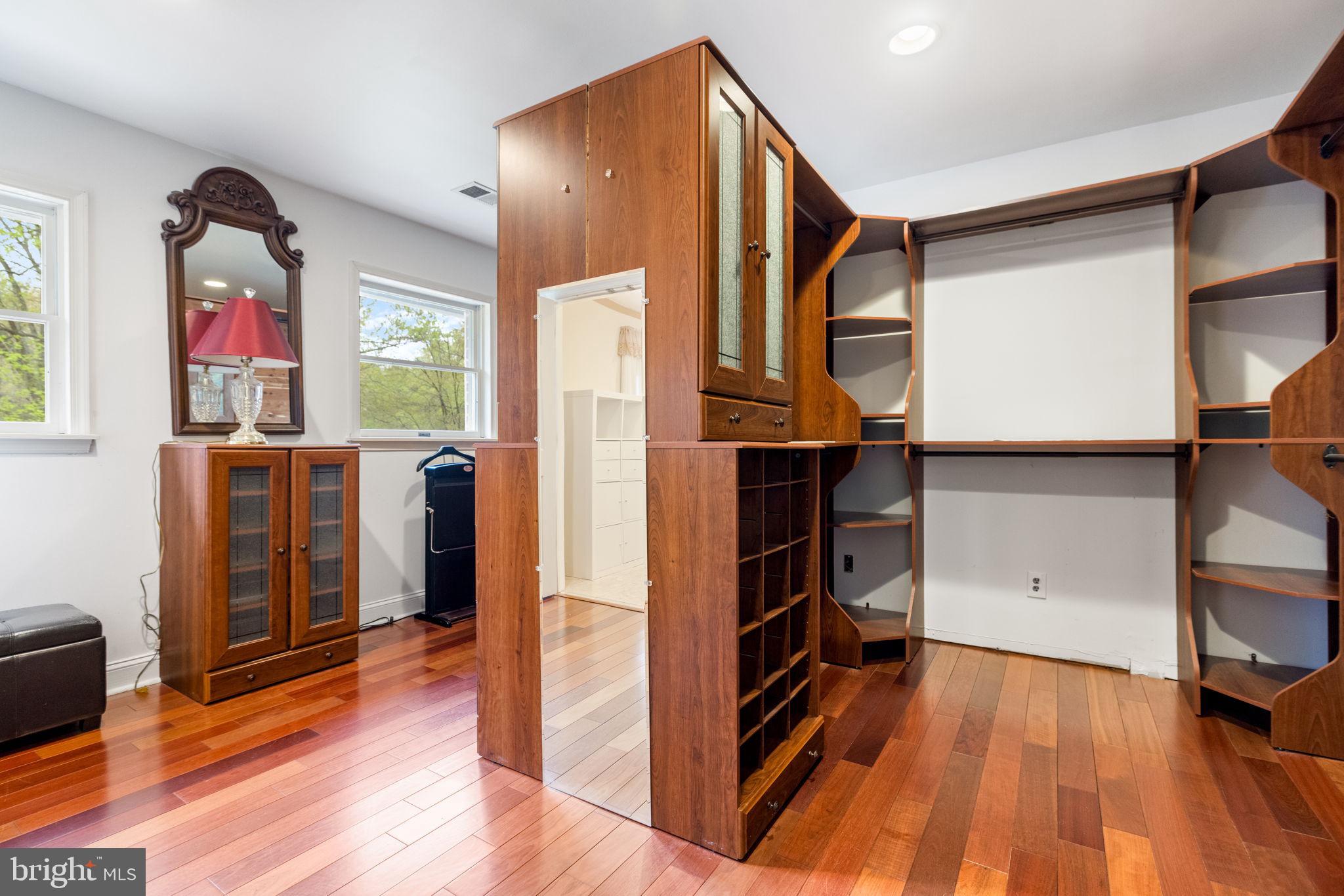 HAMPTON WOODS - Residential