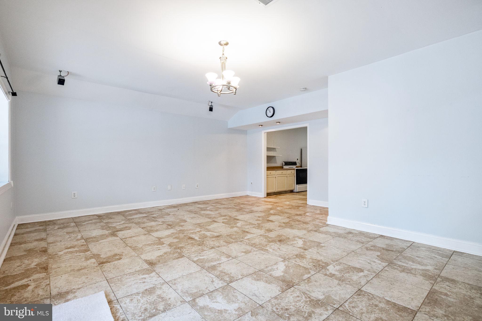 HAMPTON WOODS - Residential