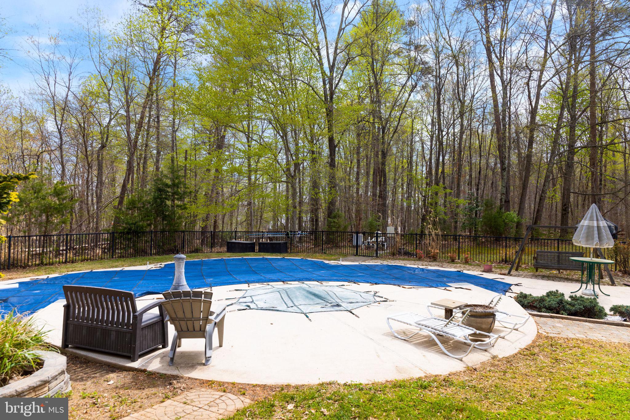 HAMPTON WOODS - Residential