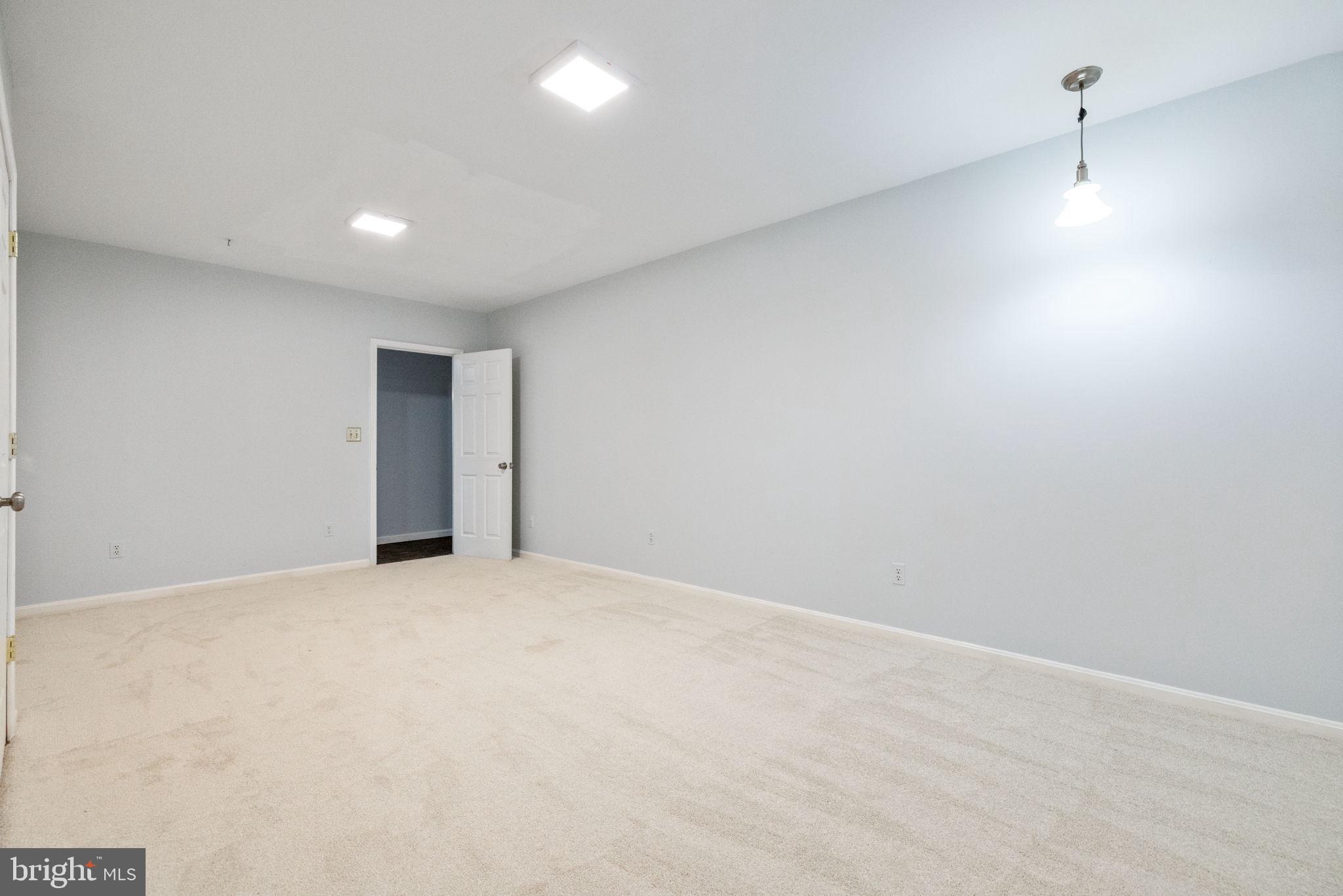 HAMPTON WOODS - Residential