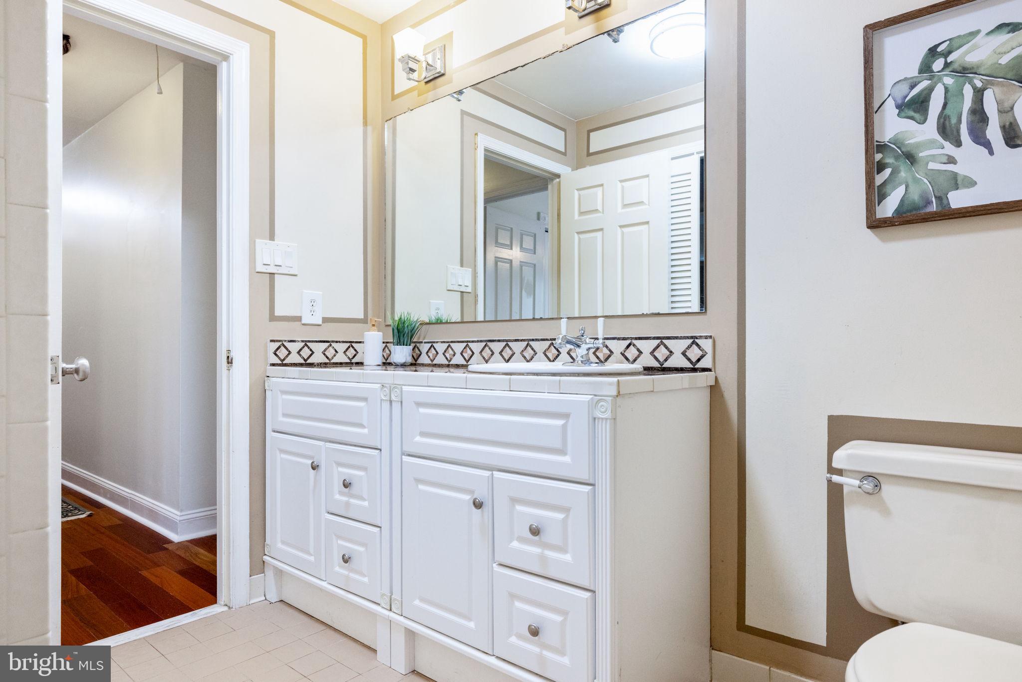 HAMPTON WOODS - Residential