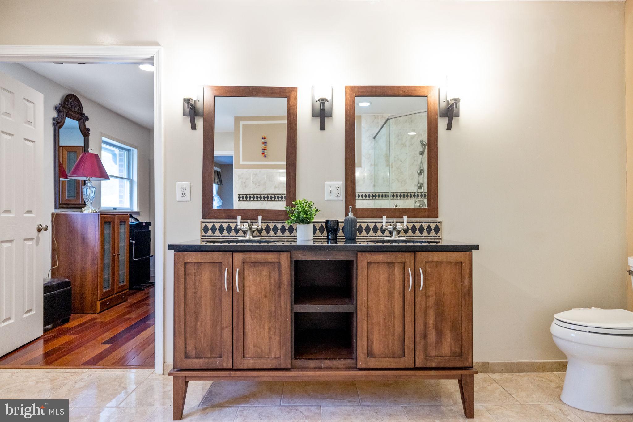 HAMPTON WOODS - Residential