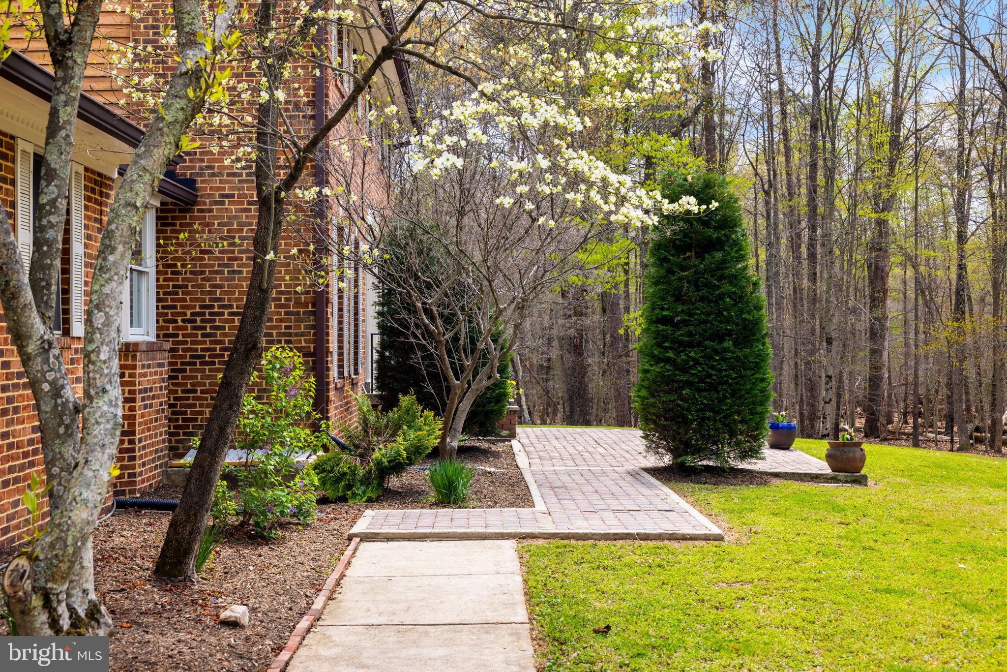 HAMPTON WOODS - Residential