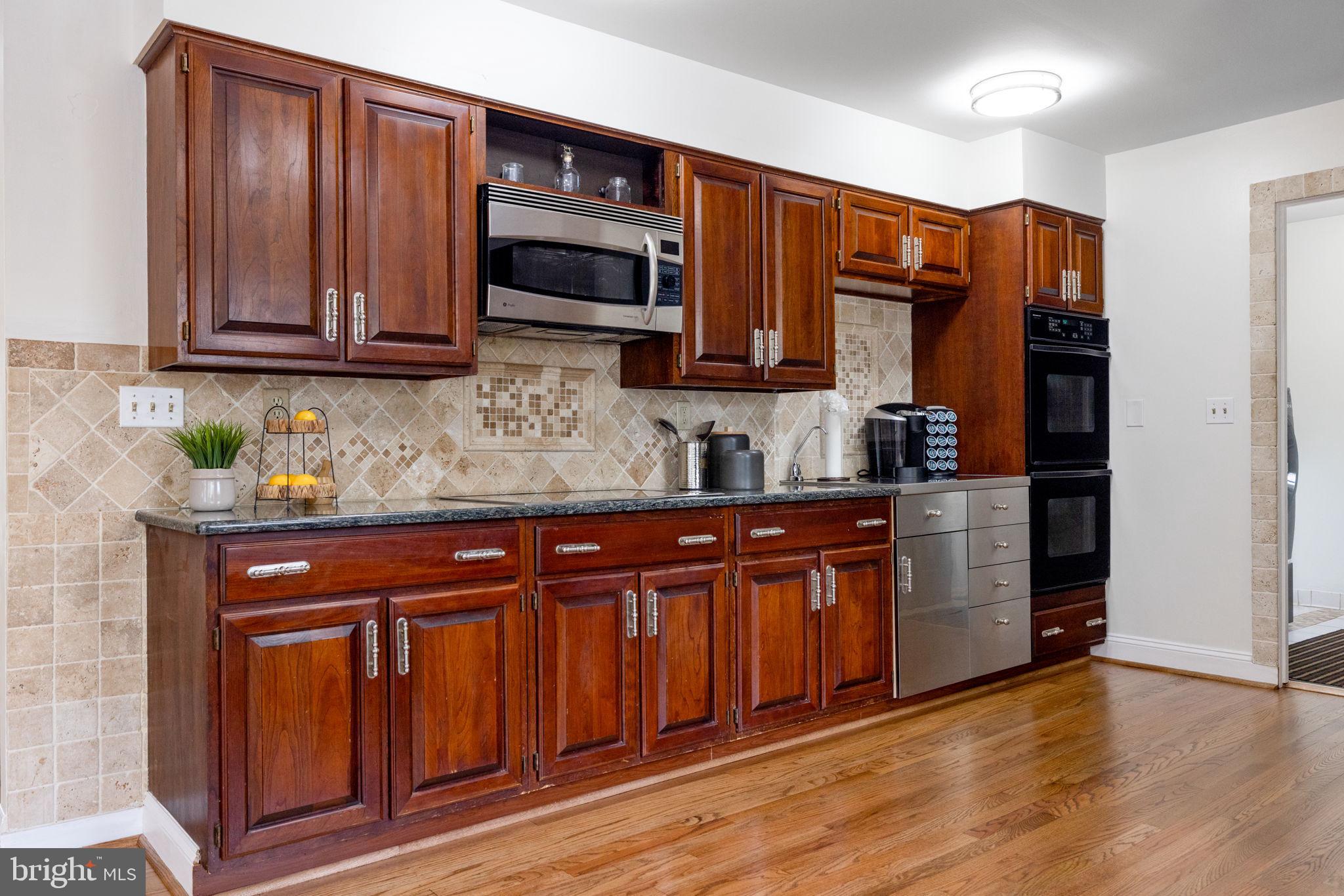 HAMPTON WOODS - Residential